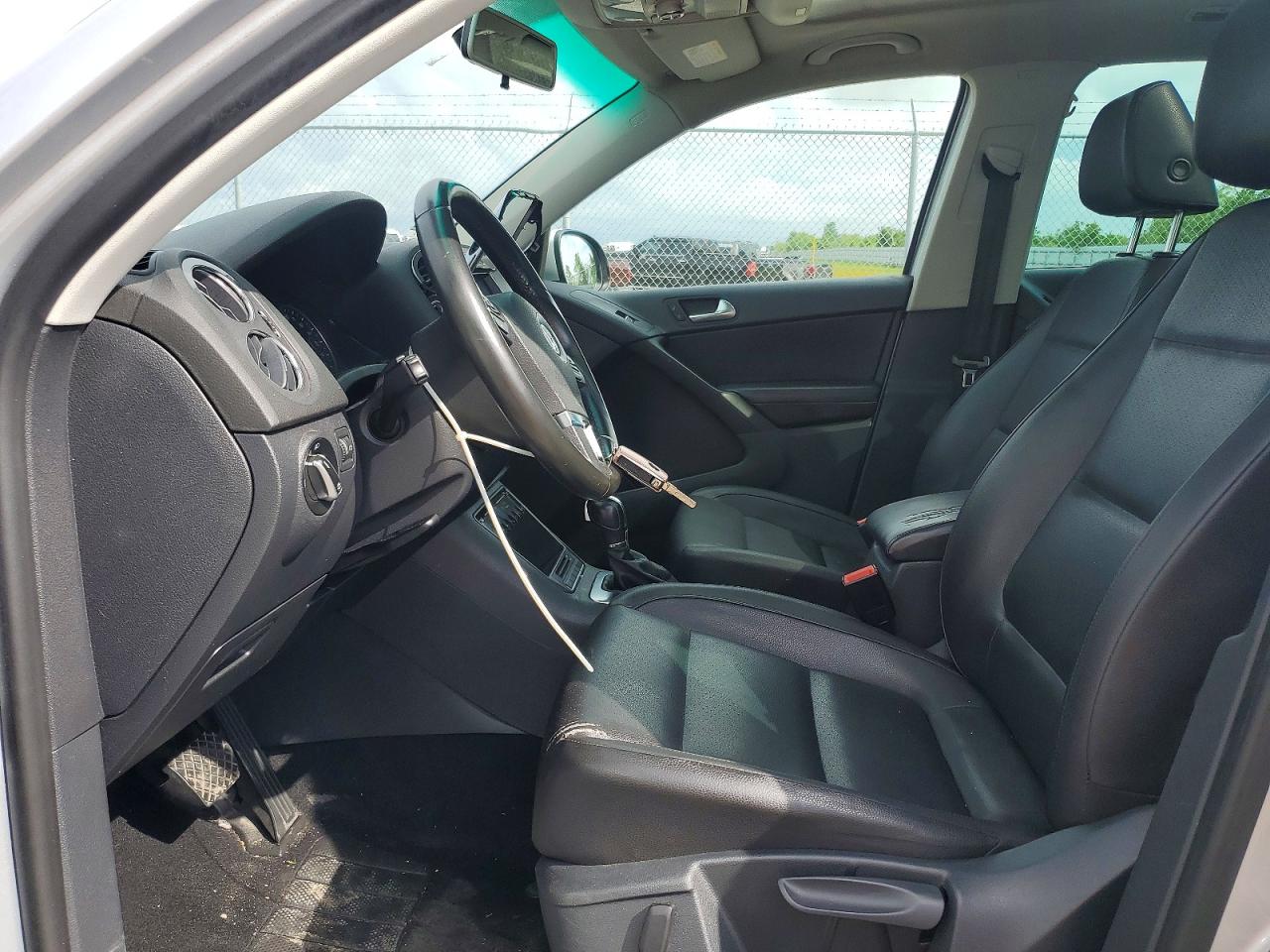 2013 Volkswagen Tiguan S Silver vin: WVGAV3AX0DW563213