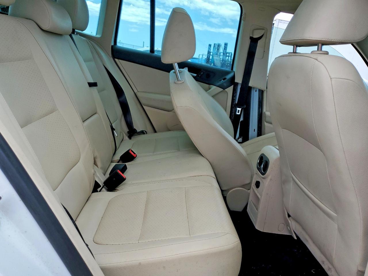 2014 Volkswagen Tiguan S Белый vin: WVGAV3AX0EW600150