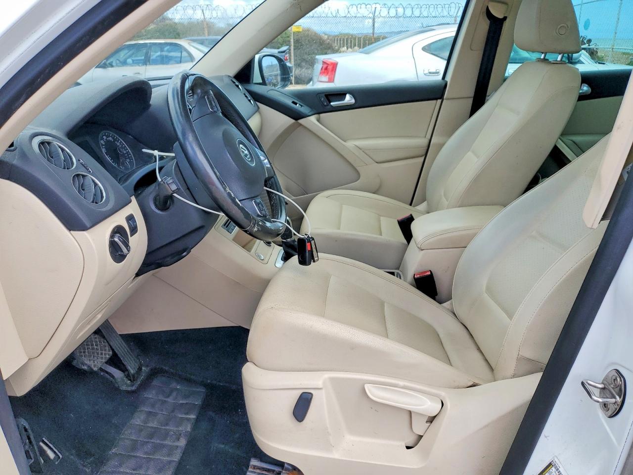 2014 Volkswagen Tiguan S Белый vin: WVGAV3AX0EW600150