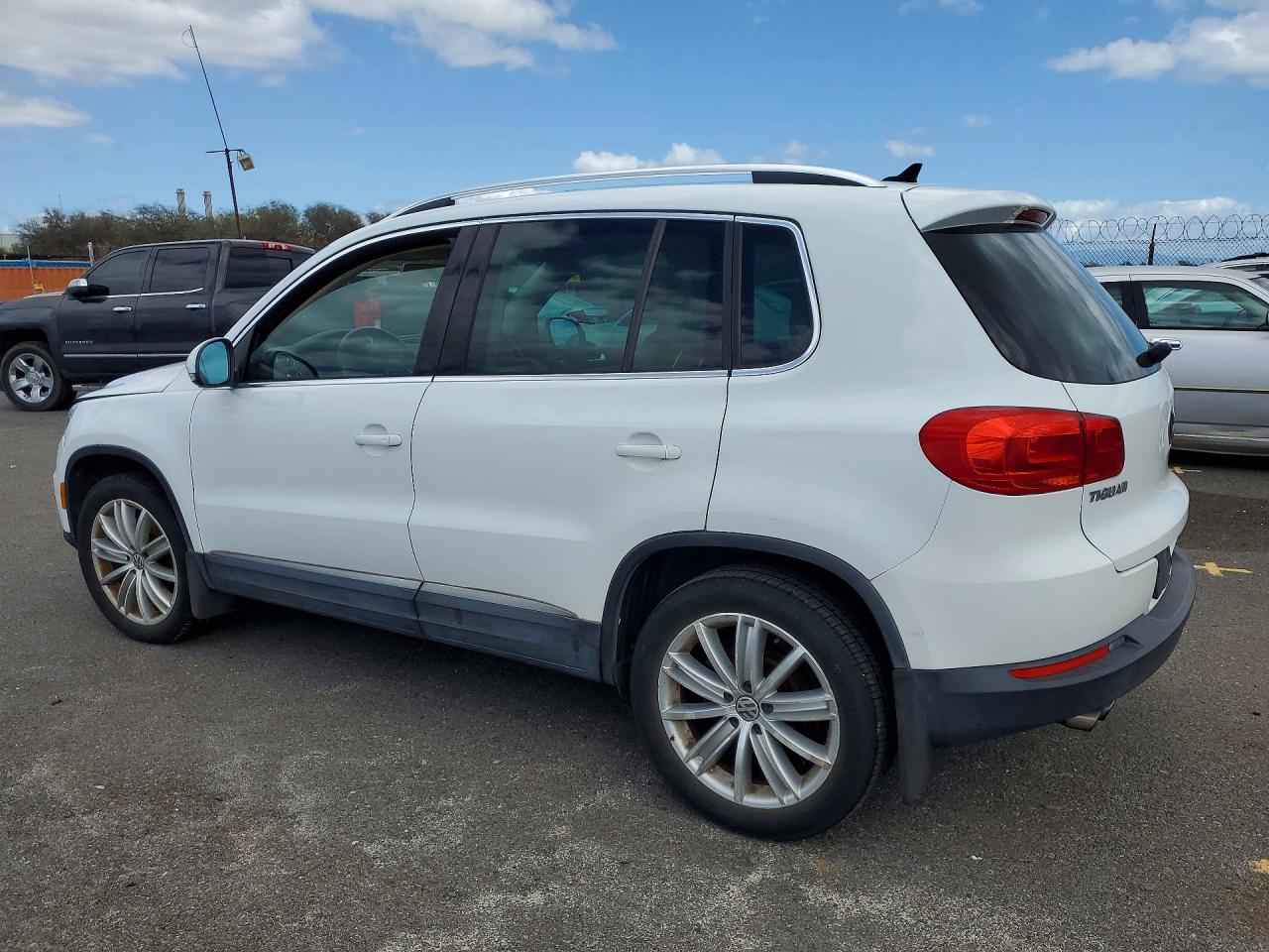 2014 Volkswagen Tiguan S Белый vin: WVGAV3AX0EW600150