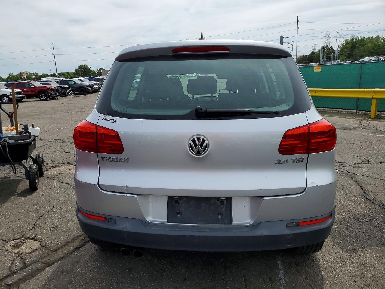 2014 Volkswagen Tiguan S Silver vin: WVGAV3AX0EW623847