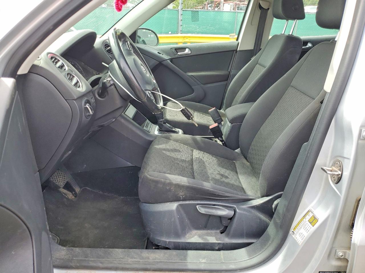 2014 Volkswagen Tiguan S Silver vin: WVGAV3AX0EW623847