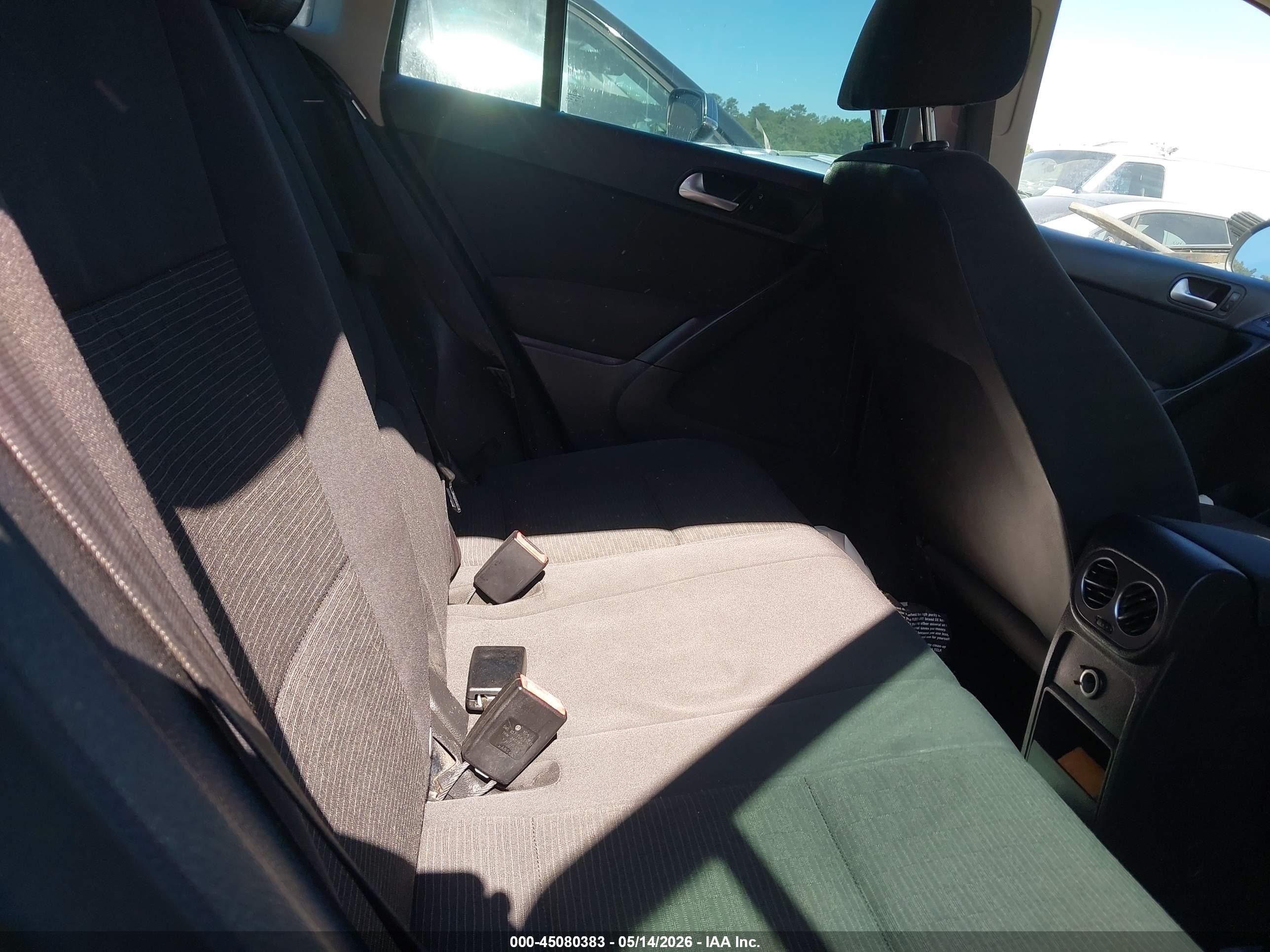 2013 Volkswagen Tiguan S Серый vin: WVGAV3AX1DW608286