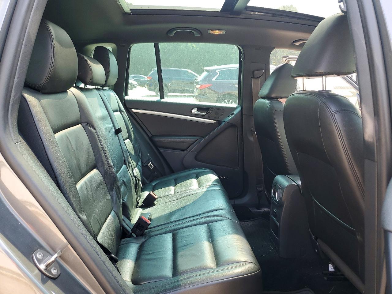 2014 Volkswagen Tiguan S Gray vin: WVGAV3AX1EW042731