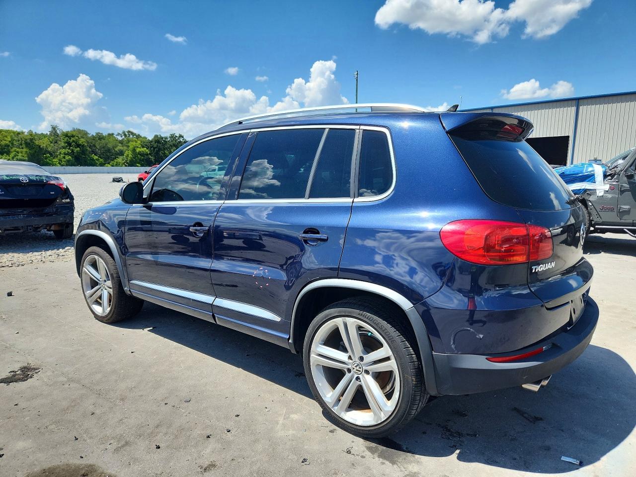 2014 Volkswagen Tiguan S Blue vin: WVGAV3AX1EW081142