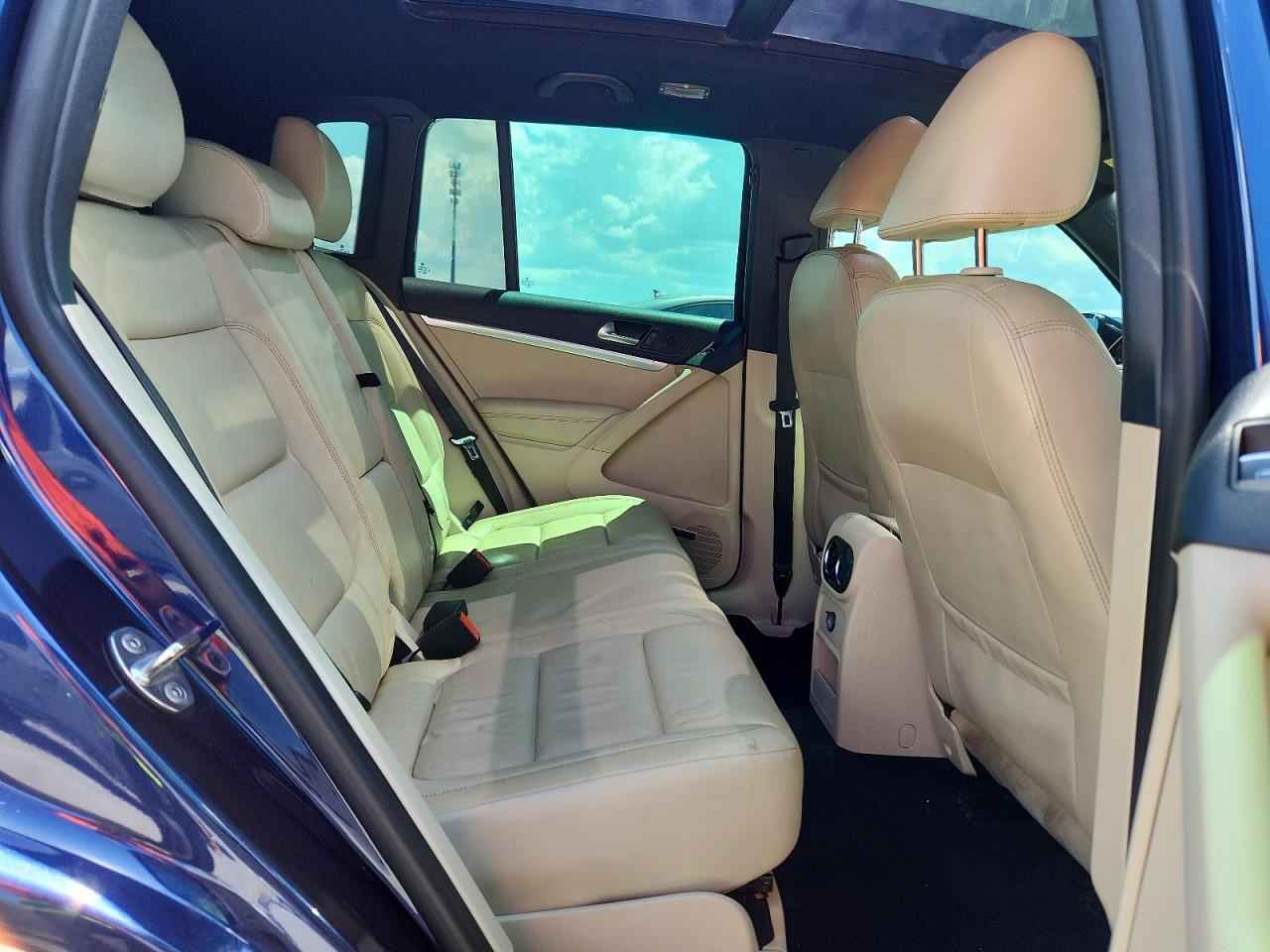 2014 Volkswagen Tiguan S Blue vin: WVGAV3AX1EW081142