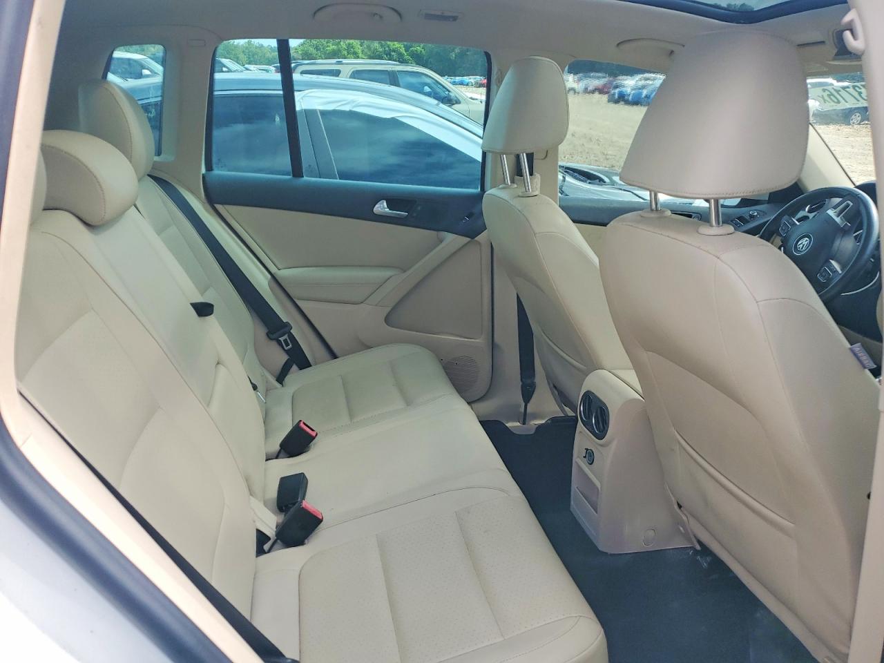 2014 Volkswagen Tiguan S White vin: WVGAV3AX1EW540878