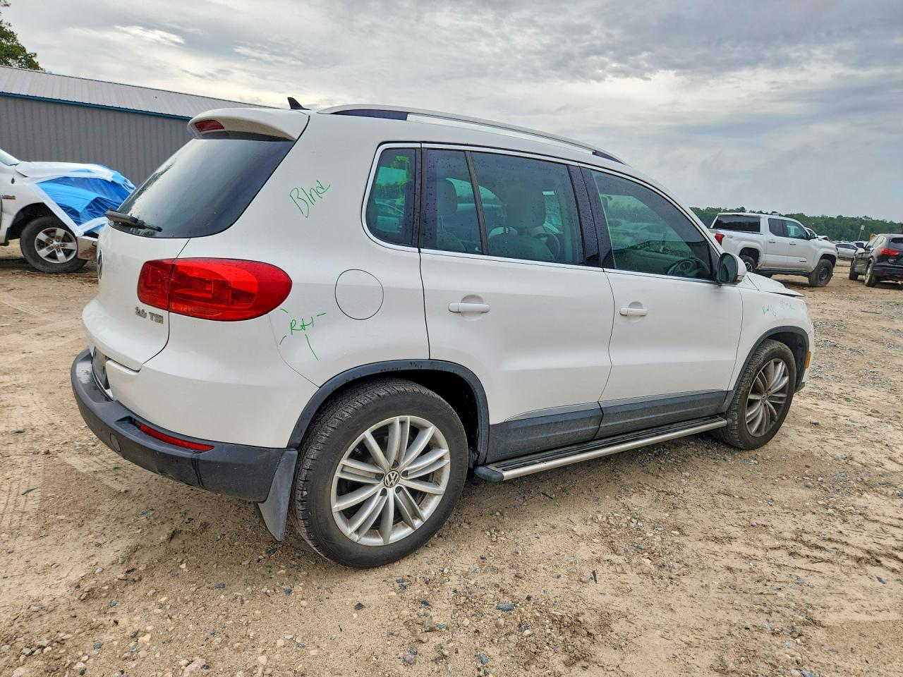 2014 Volkswagen Tiguan S White vin: WVGAV3AX1EW540878