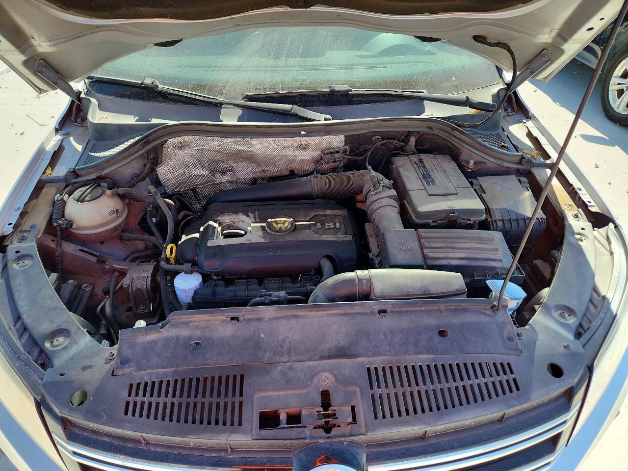 2014 Volkswagen Tiguan S Silver vin: WVGAV3AX1EW625445