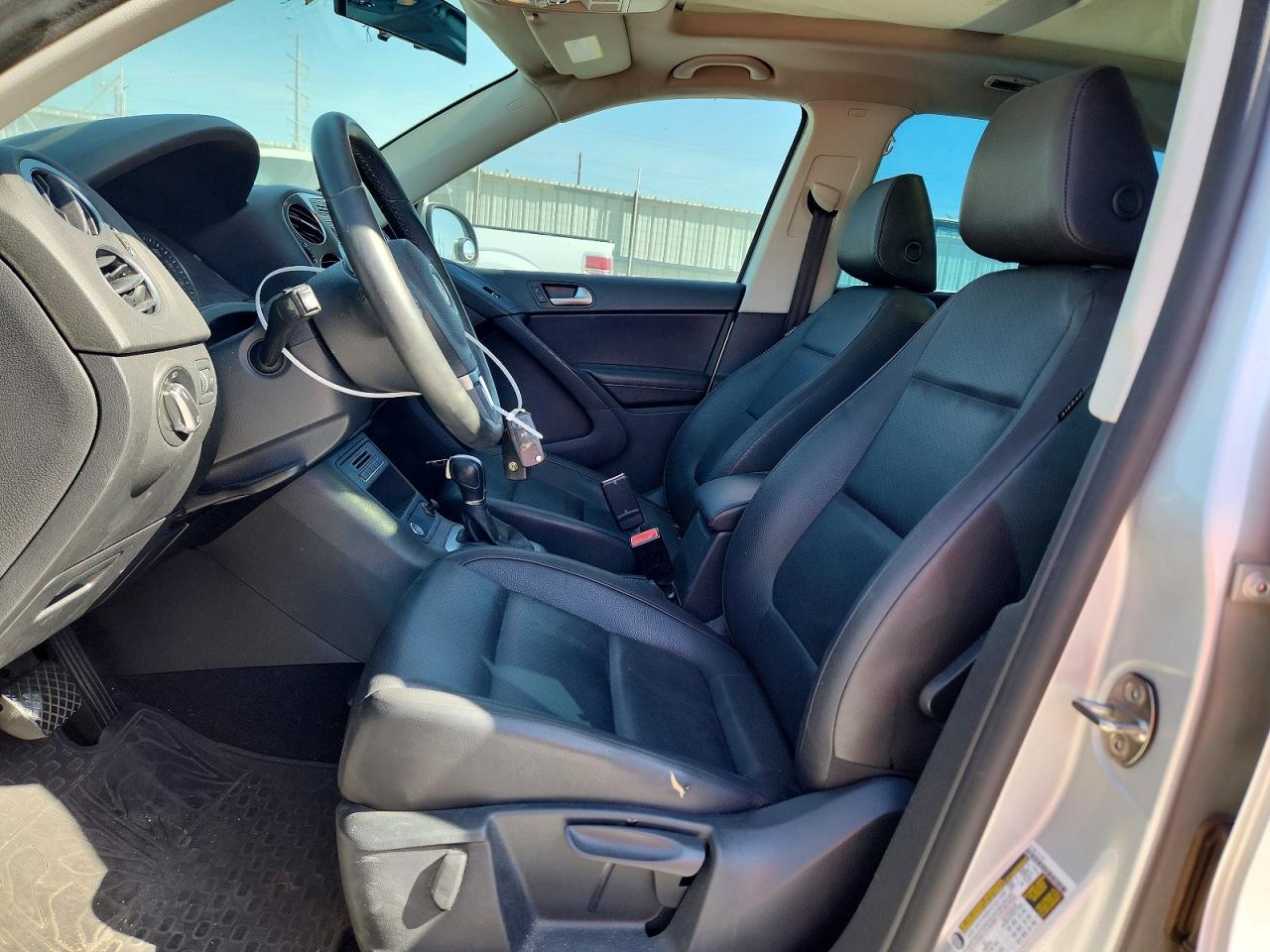 2014 Volkswagen Tiguan S Silver vin: WVGAV3AX1EW625445