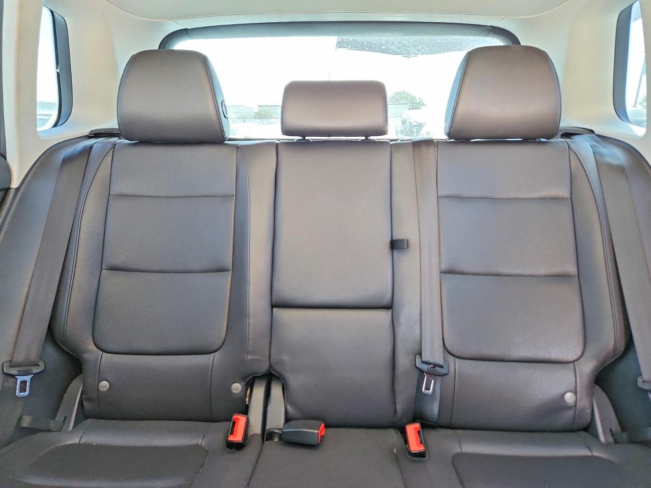 2014 Volkswagen Tiguan S Silver vin: WVGAV3AX1EW625445