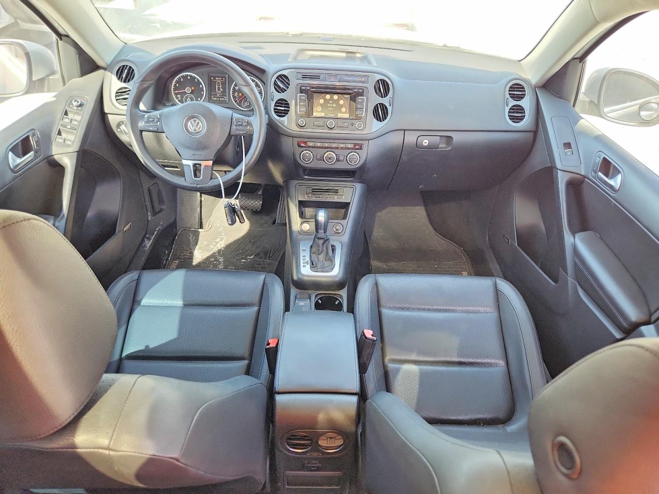 2014 Volkswagen Tiguan S Silver vin: WVGAV3AX1EW625445