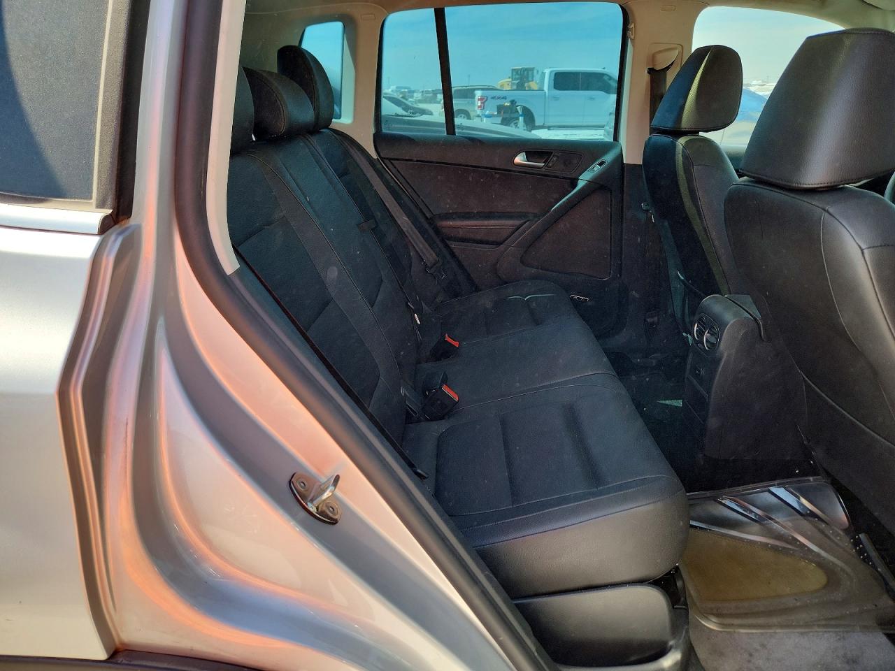 2014 Volkswagen Tiguan S Silver vin: WVGAV3AX1EW625445