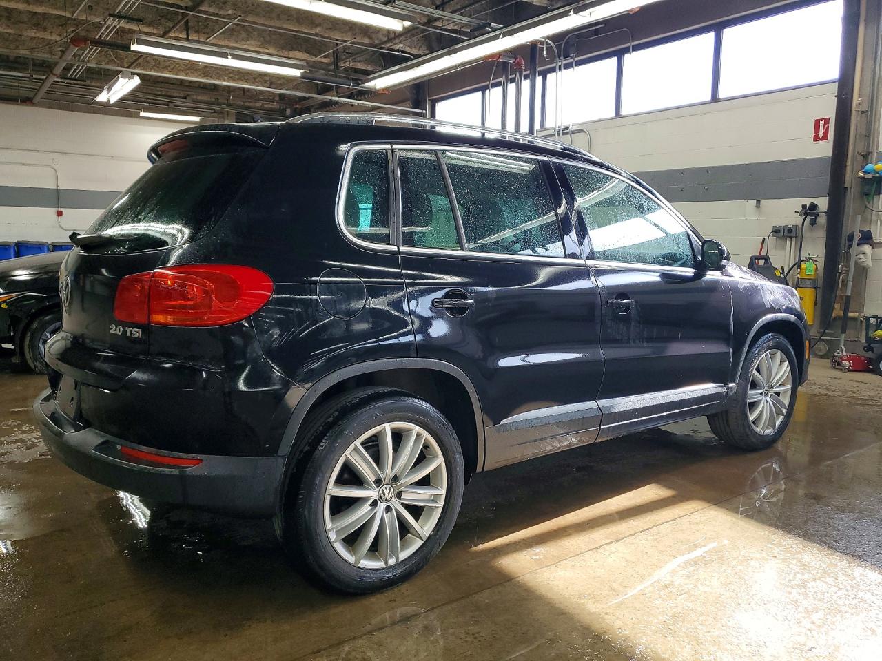 2013 Volkswagen Tiguan S Черный vin: WVGAV3AX2DW617711