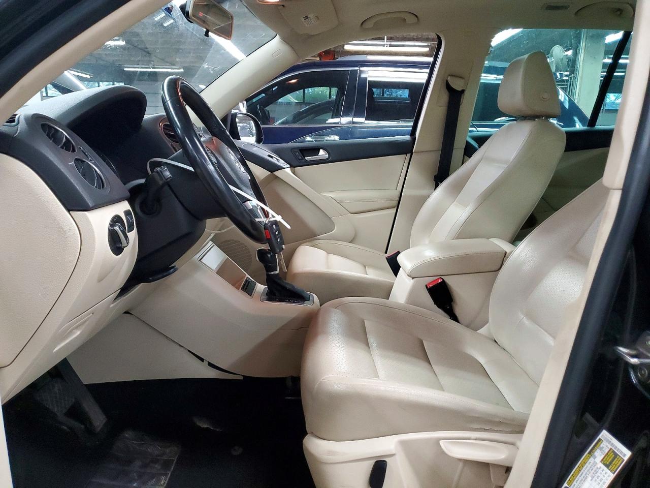 2013 Volkswagen Tiguan S Черный vin: WVGAV3AX2DW617711