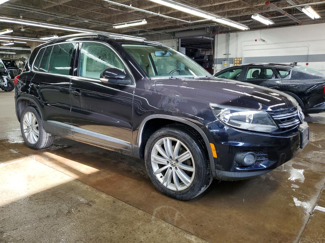 2013 Volkswagen Tiguan S Черный vin: WVGAV3AX2DW617711