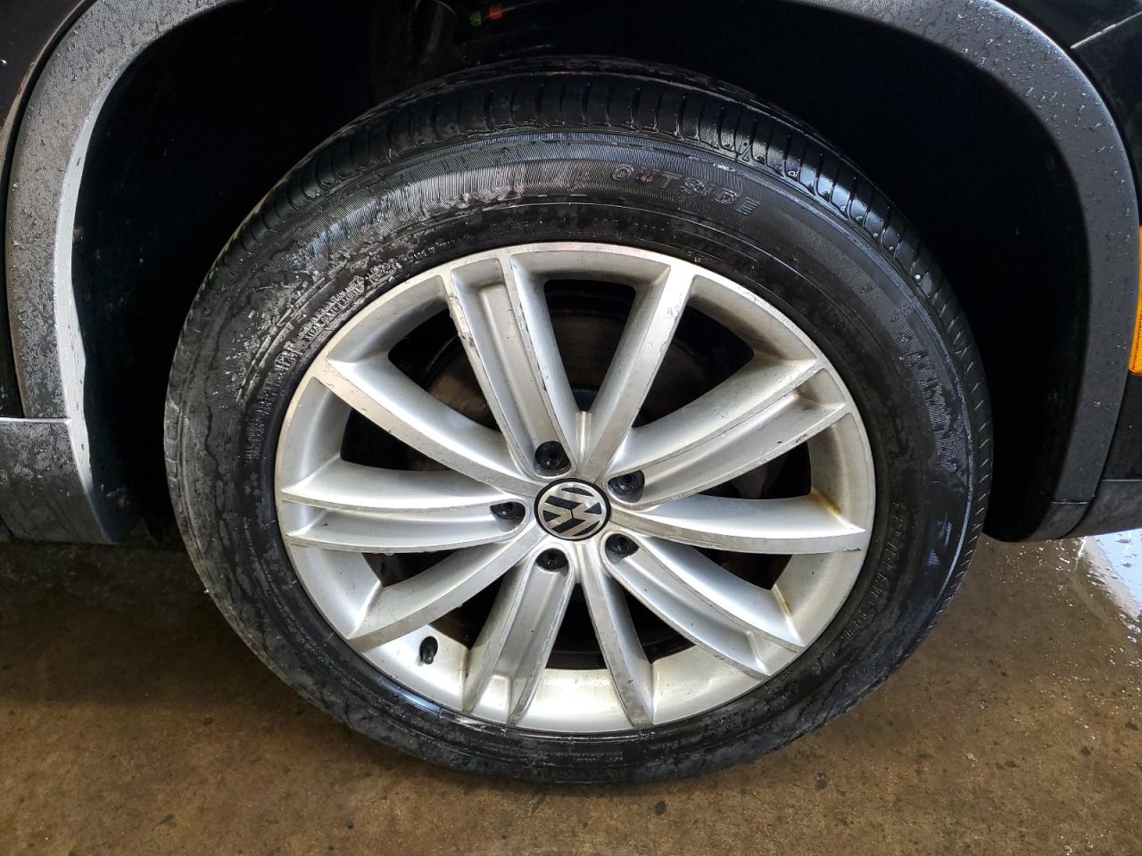 2013 Volkswagen Tiguan S Черный vin: WVGAV3AX2DW617711 Damage: Right Front Wheel, Curb Rash, 6 To 7 Inches