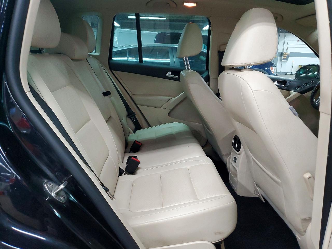 2013 Volkswagen Tiguan S Черный vin: WVGAV3AX2DW617711