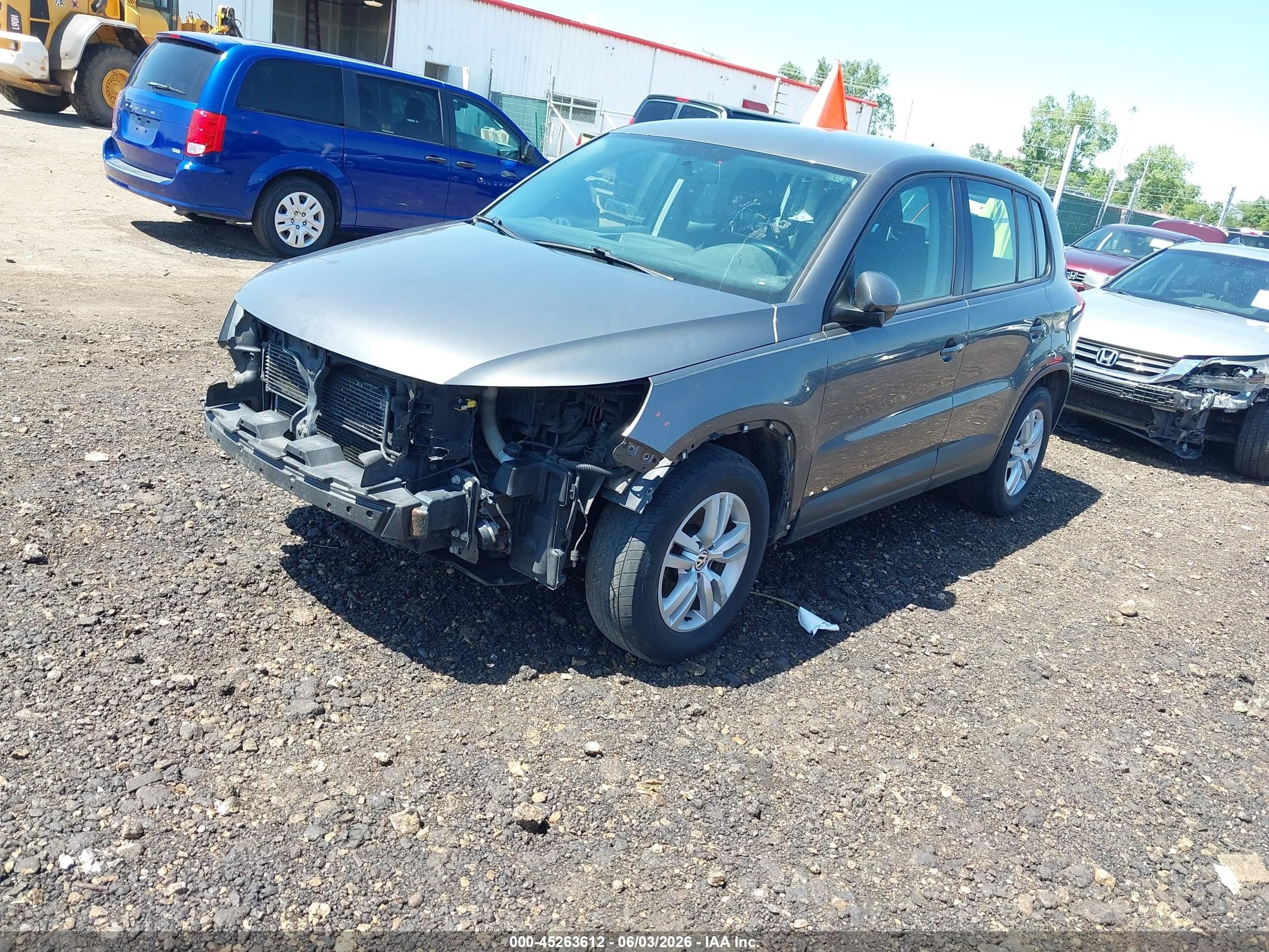 2014 Volkswagen Tiguan S Silver vin: WVGAV3AX2EW595288