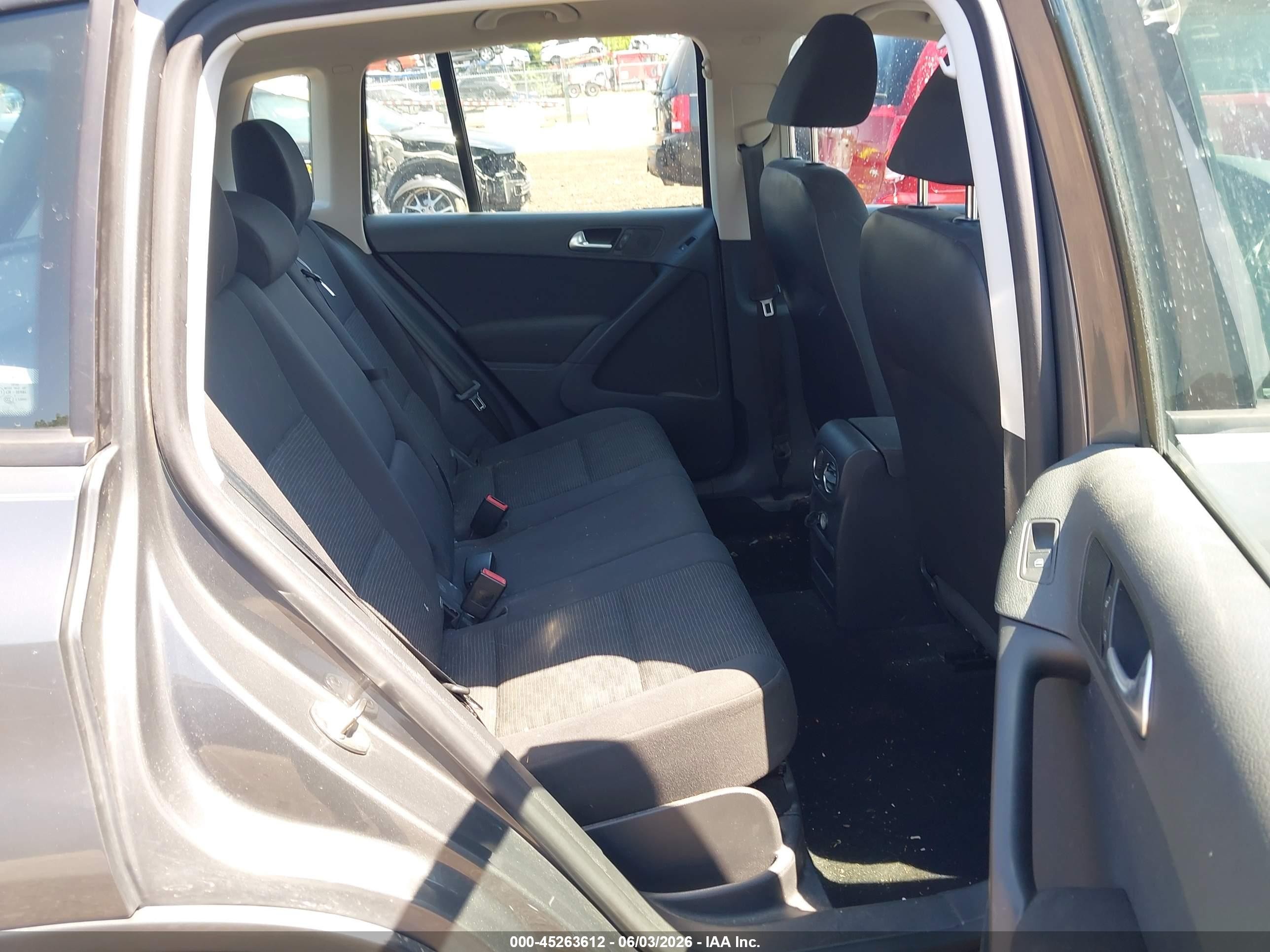 2014 Volkswagen Tiguan S Silver vin: WVGAV3AX2EW595288