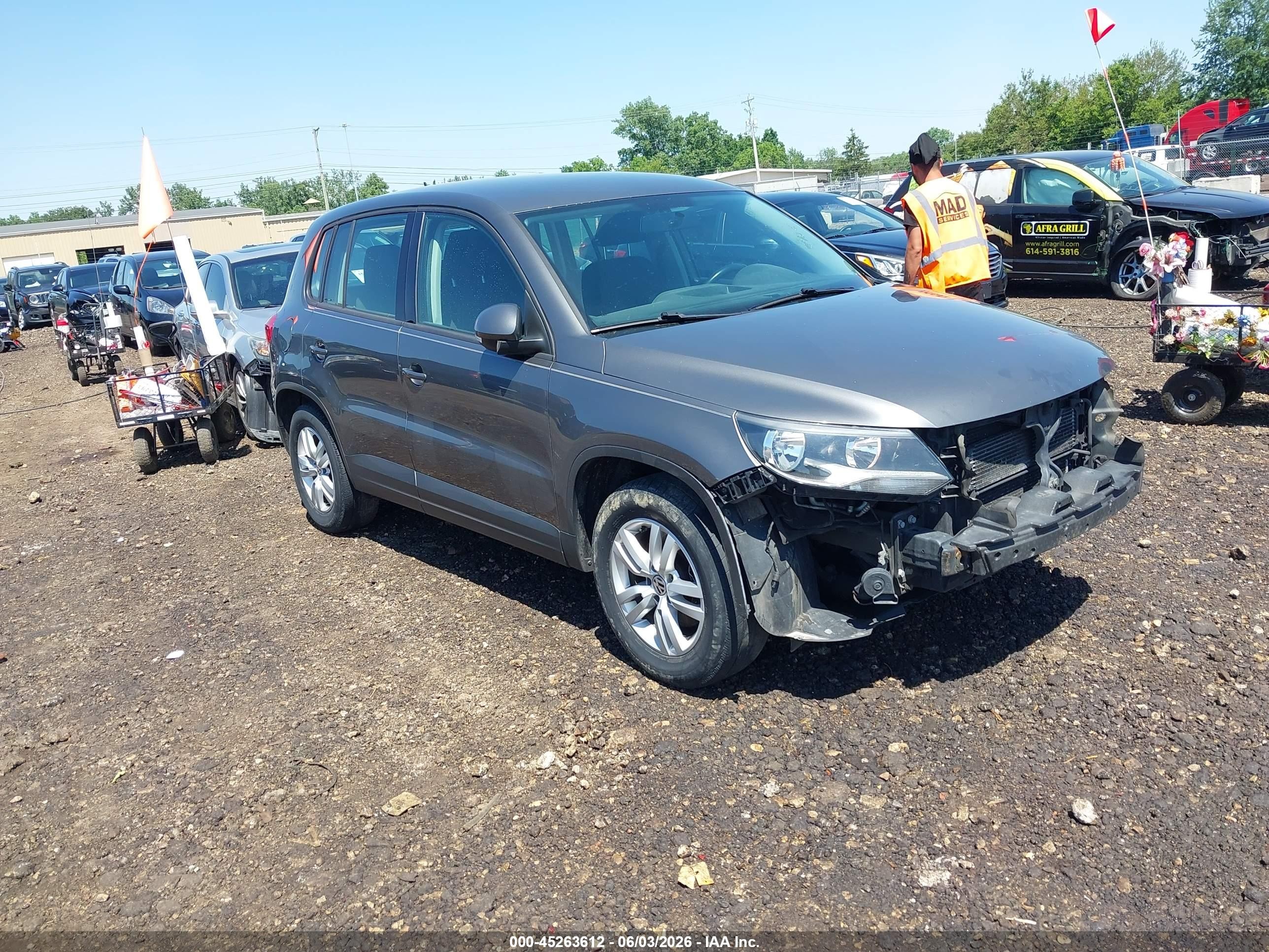 2014 Volkswagen Tiguan S Silver vin: WVGAV3AX2EW595288