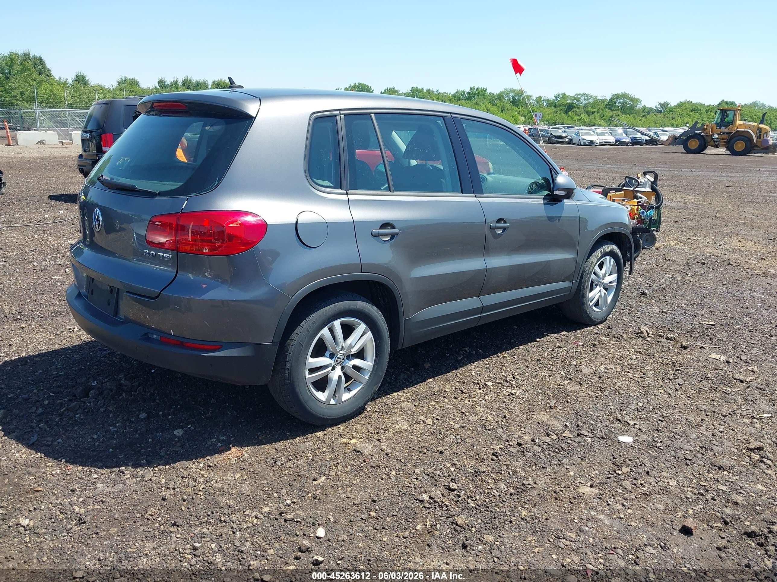 2014 Volkswagen Tiguan S Silver vin: WVGAV3AX2EW595288