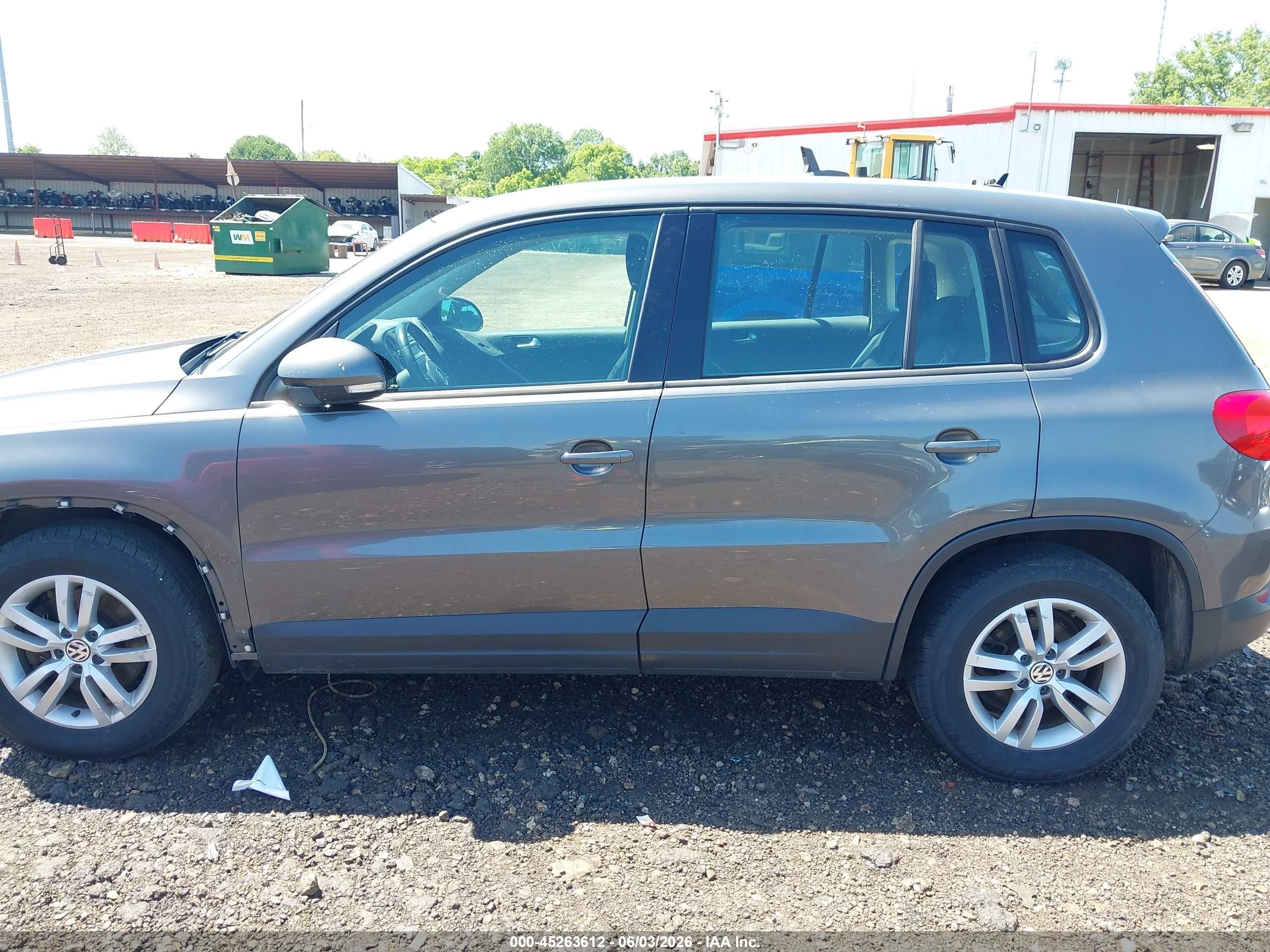 2014 Volkswagen Tiguan S Silver vin: WVGAV3AX2EW595288