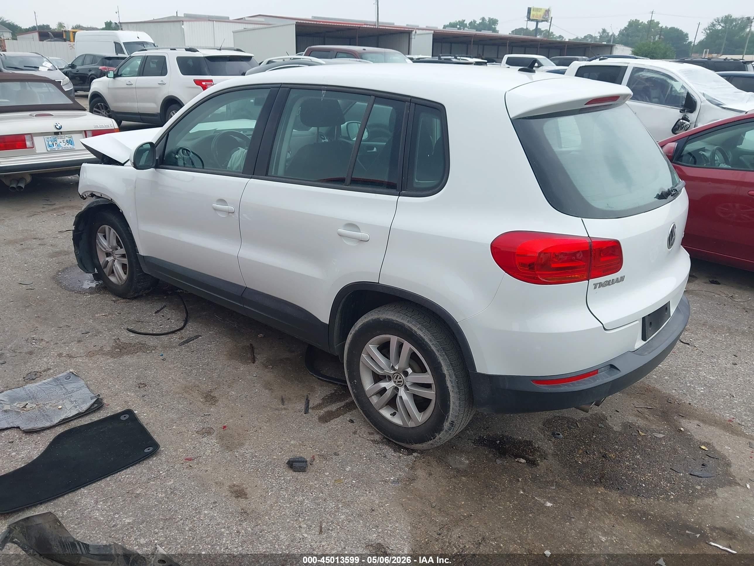 2014 Volkswagen Tiguan S White vin: WVGAV3AX2EW623428