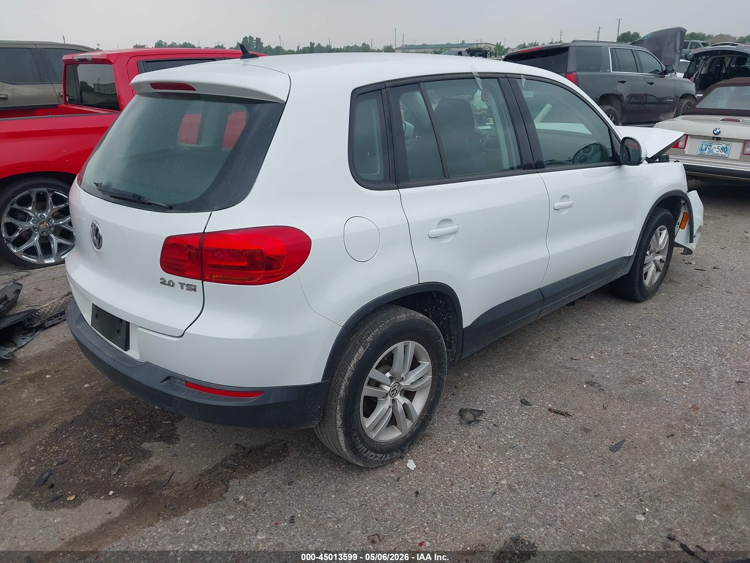 2014 Volkswagen Tiguan S White vin: WVGAV3AX2EW623428