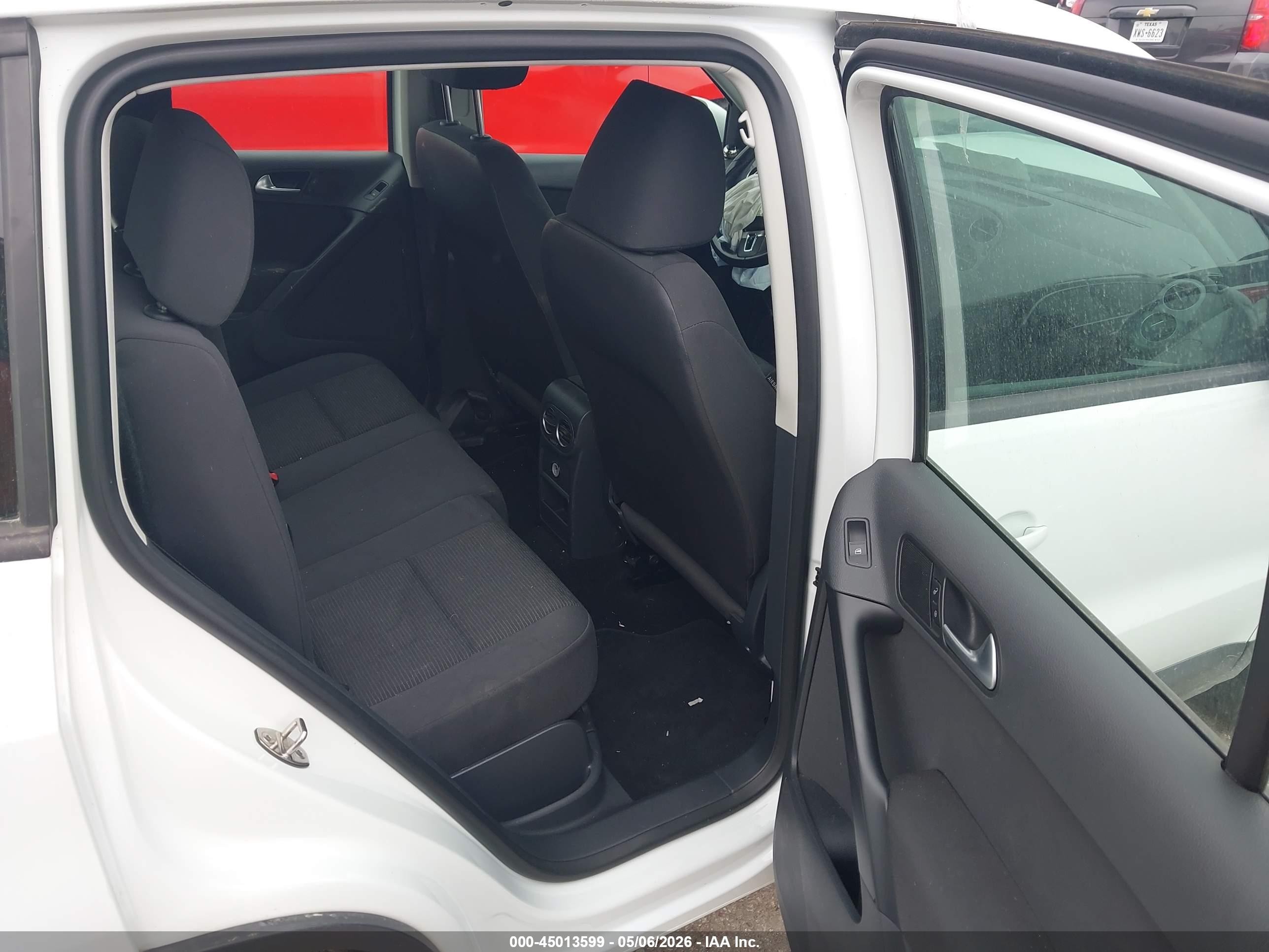 2014 Volkswagen Tiguan S White vin: WVGAV3AX2EW623428