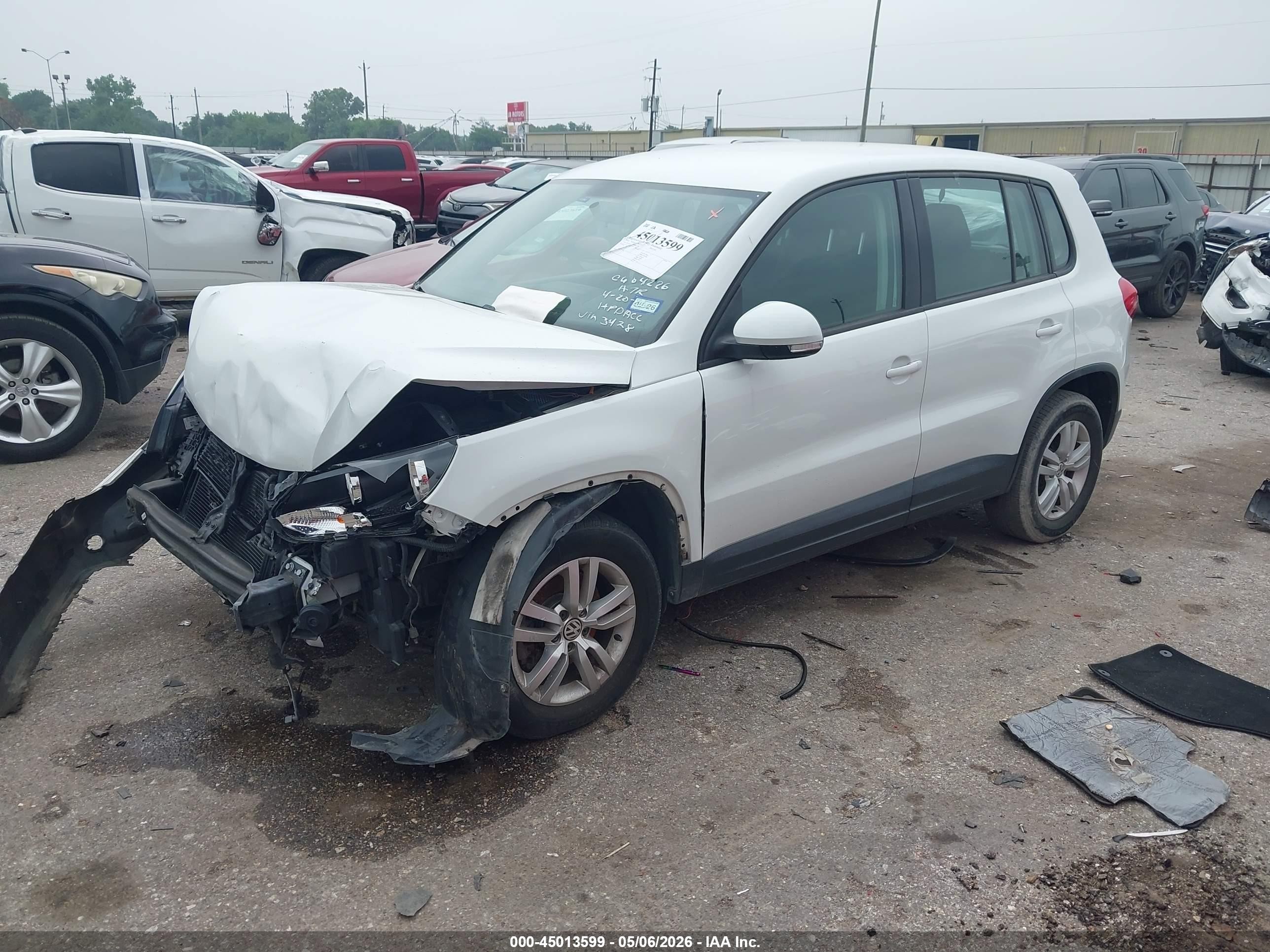 2014 Volkswagen Tiguan S White vin: WVGAV3AX2EW623428
