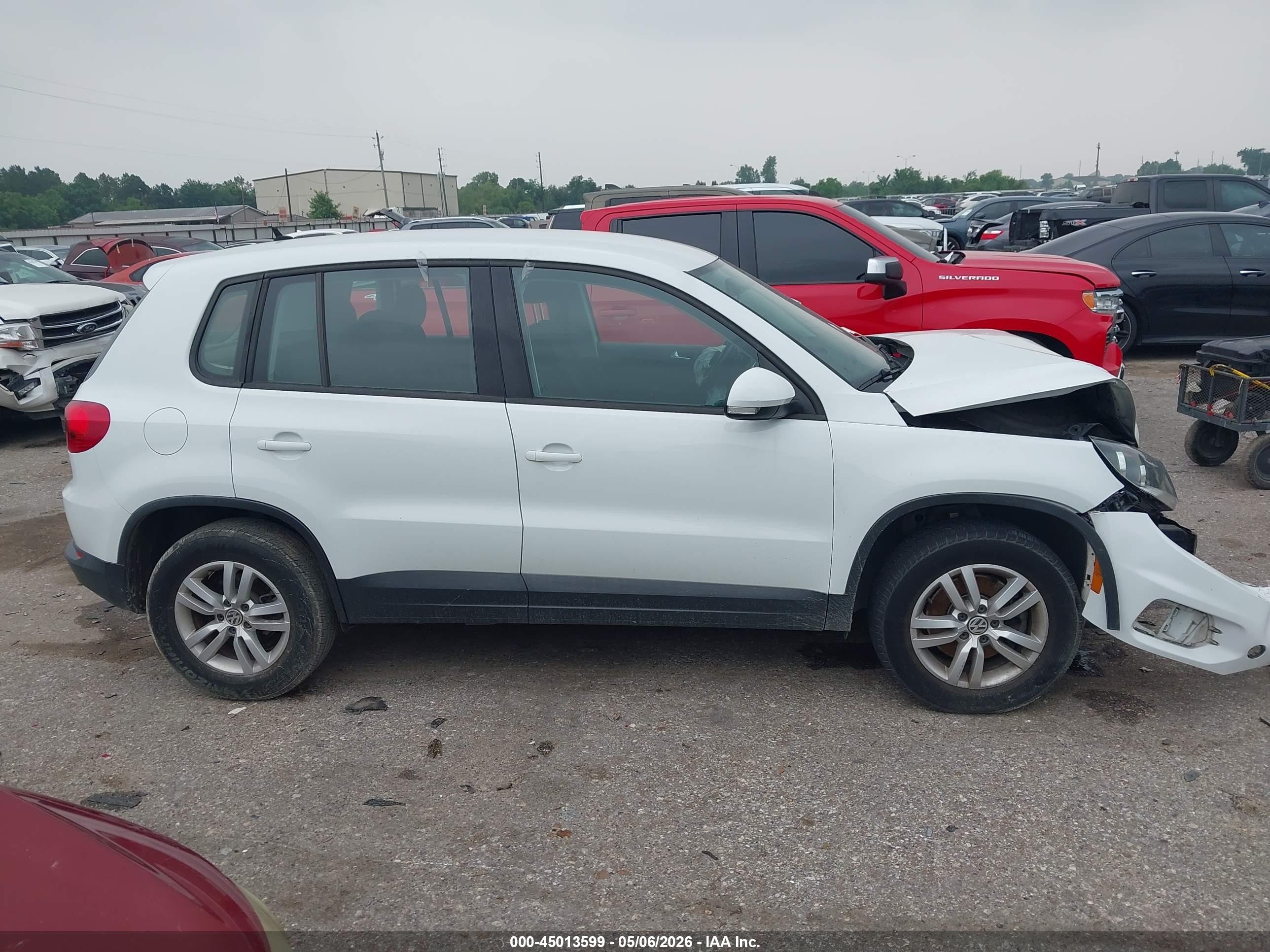 2014 Volkswagen Tiguan S White vin: WVGAV3AX2EW623428