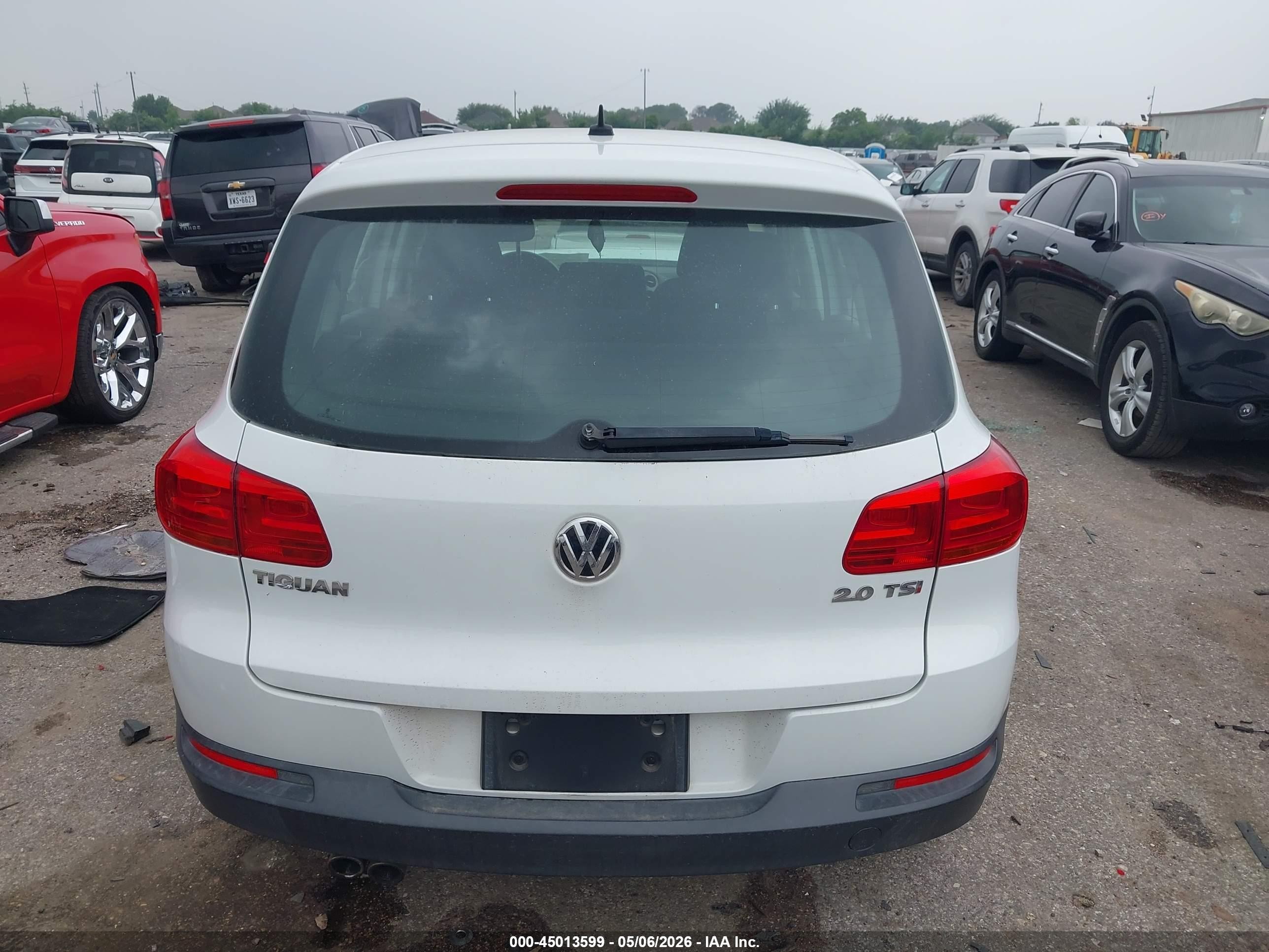 2014 Volkswagen Tiguan S White vin: WVGAV3AX2EW623428