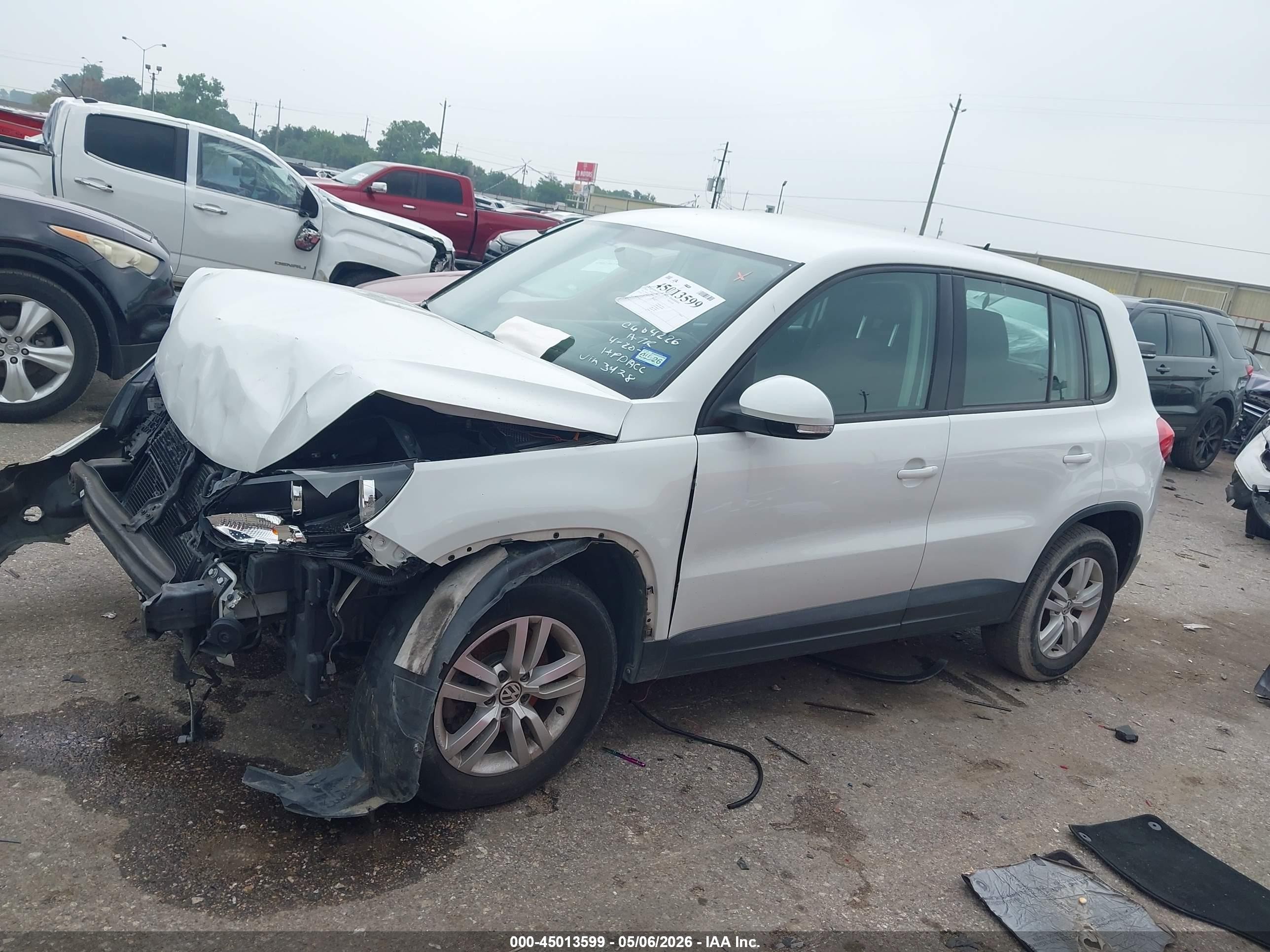 2014 Volkswagen Tiguan S White vin: WVGAV3AX2EW623428