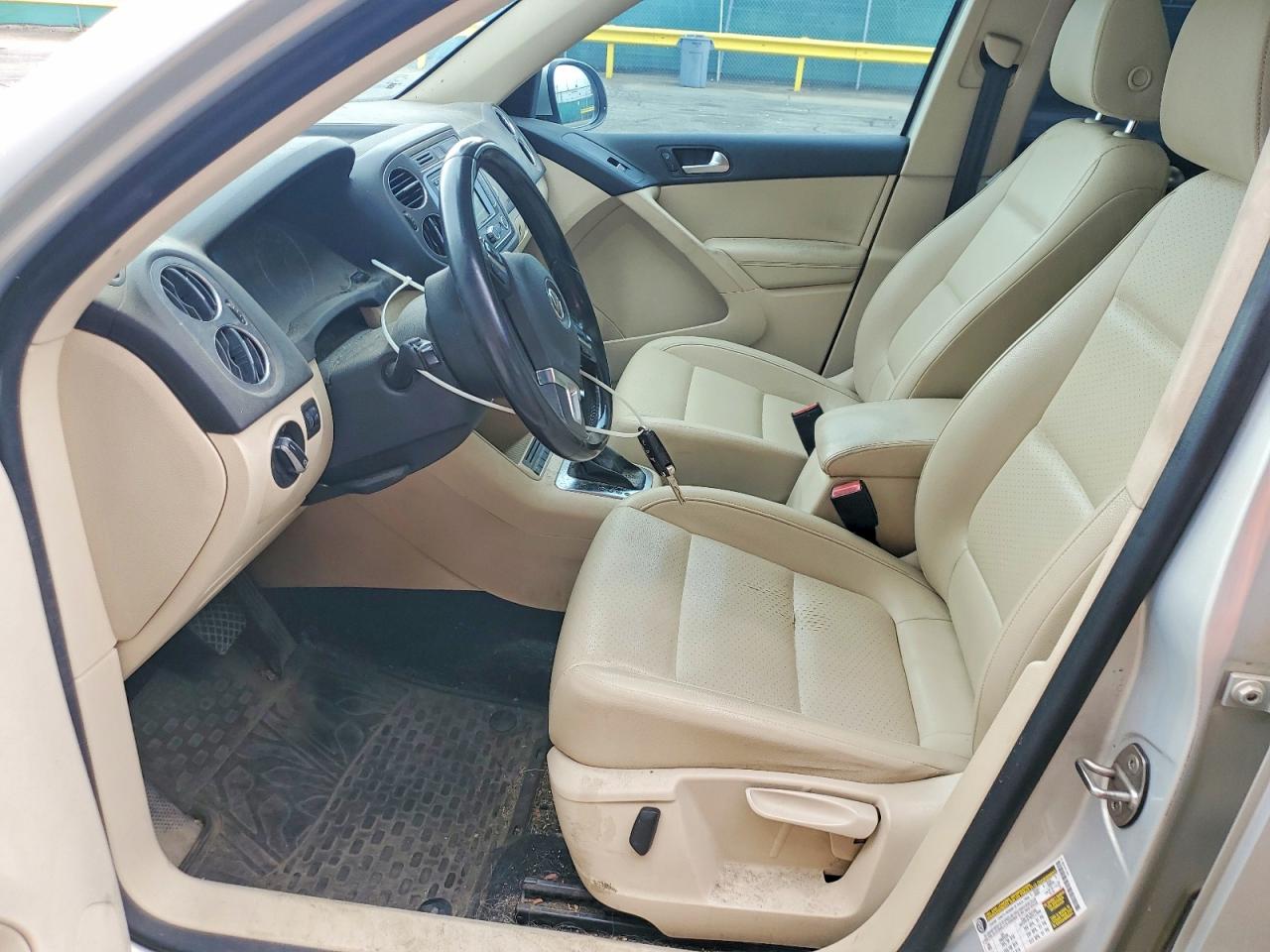 2013 Volkswagen Tiguan S Silver vin: WVGAV3AX3DW087734