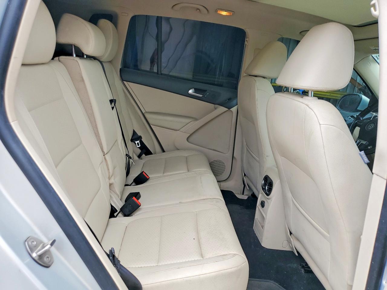 2013 Volkswagen Tiguan S Silver vin: WVGAV3AX3DW087734