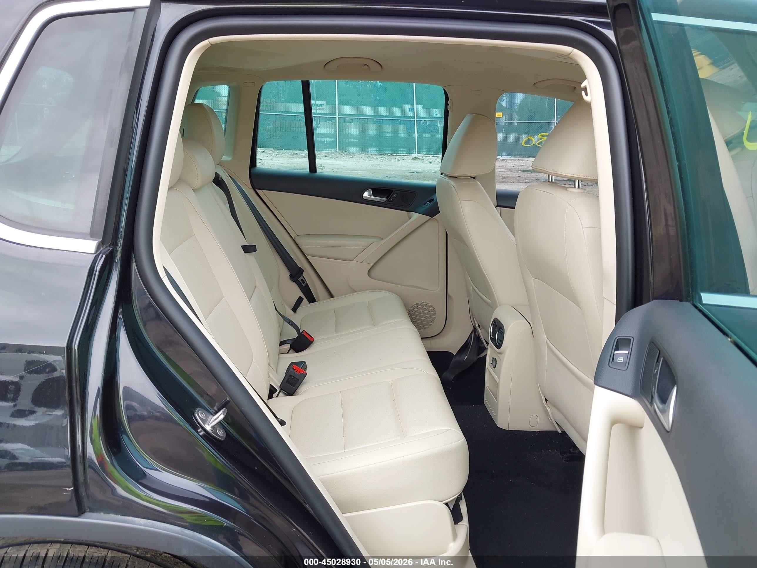 2013 Volkswagen Tiguan Se Black vin: WVGAV3AX3DW572150