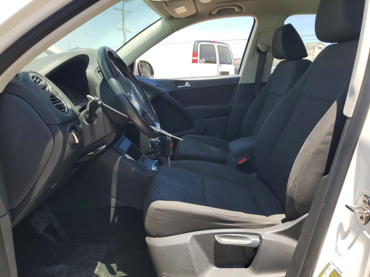 2013 Volkswagen Tiguan S White vin: WVGAV3AX3DW609732