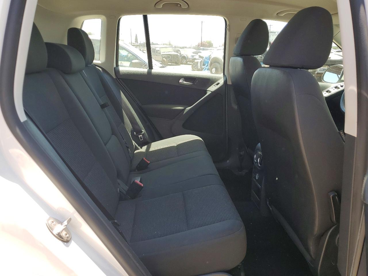 2013 Volkswagen Tiguan S White vin: WVGAV3AX3DW609732