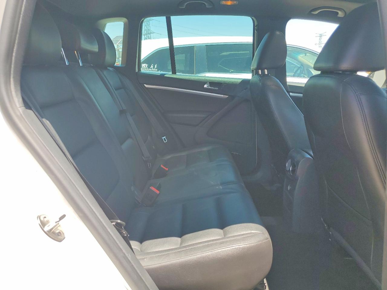 2014 Volkswagen Tiguan S White vin: WVGAV3AX3EW009701