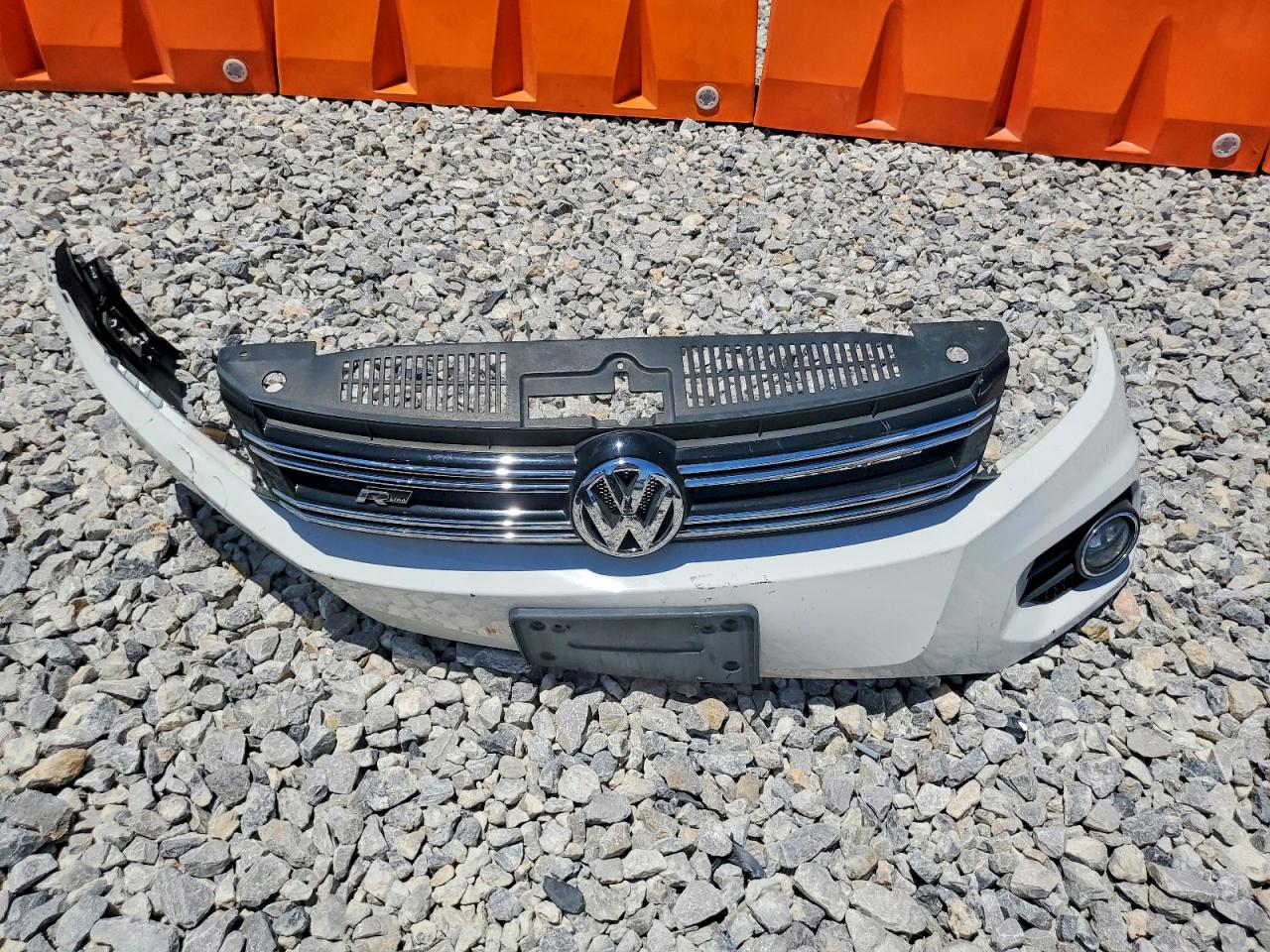 2014 Volkswagen Tiguan S White vin: WVGAV3AX3EW009701