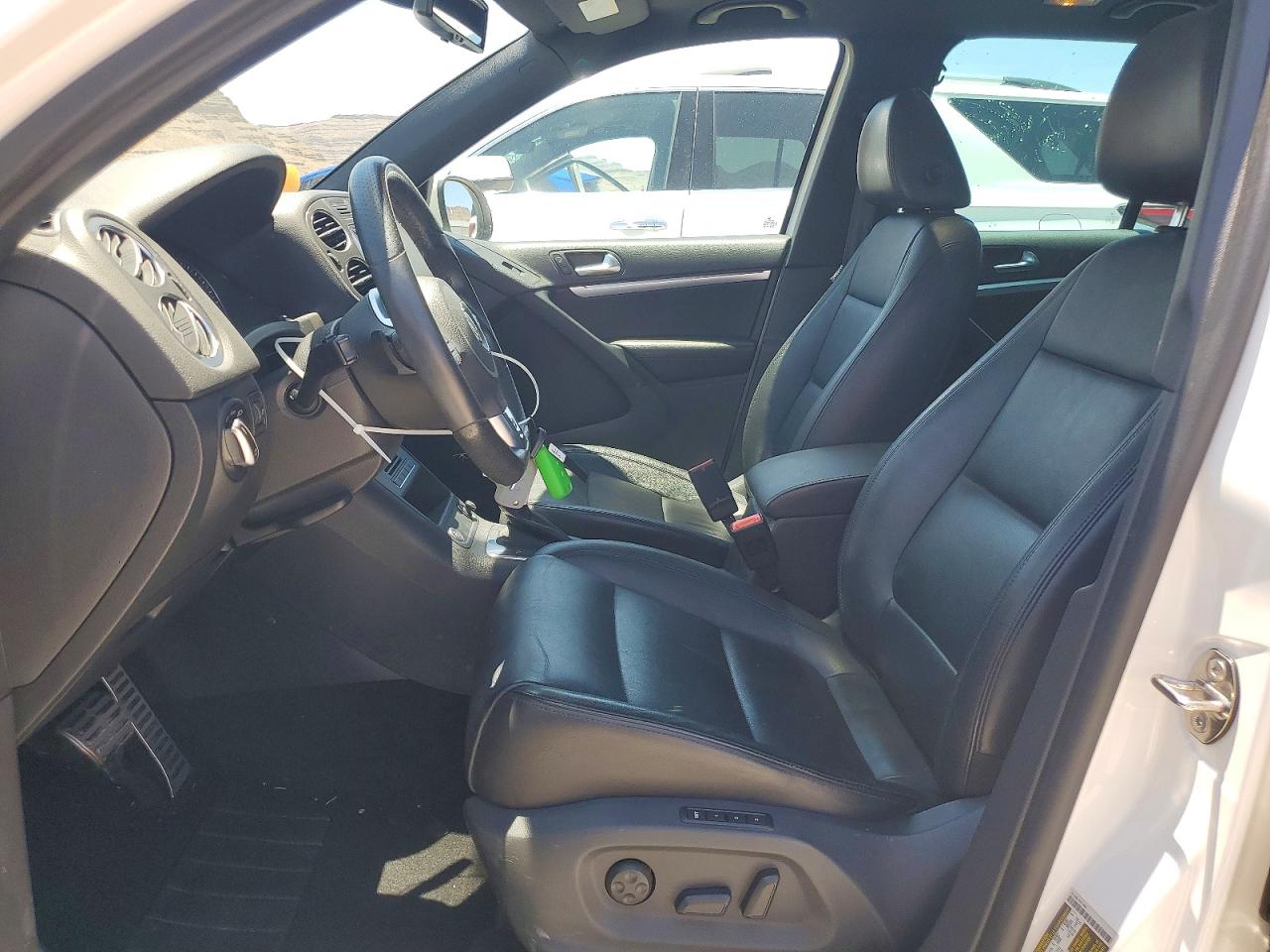 2014 Volkswagen Tiguan S White vin: WVGAV3AX3EW009701