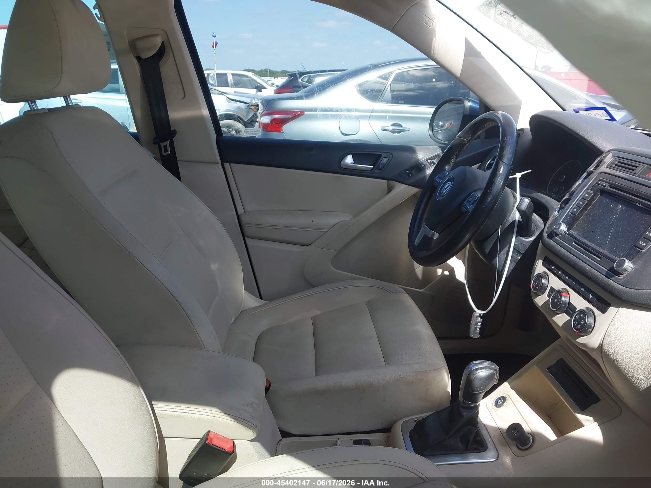 2014 Volkswagen Tiguan S/se/sel/r-line Blue vin: WVGAV3AX3EW522320