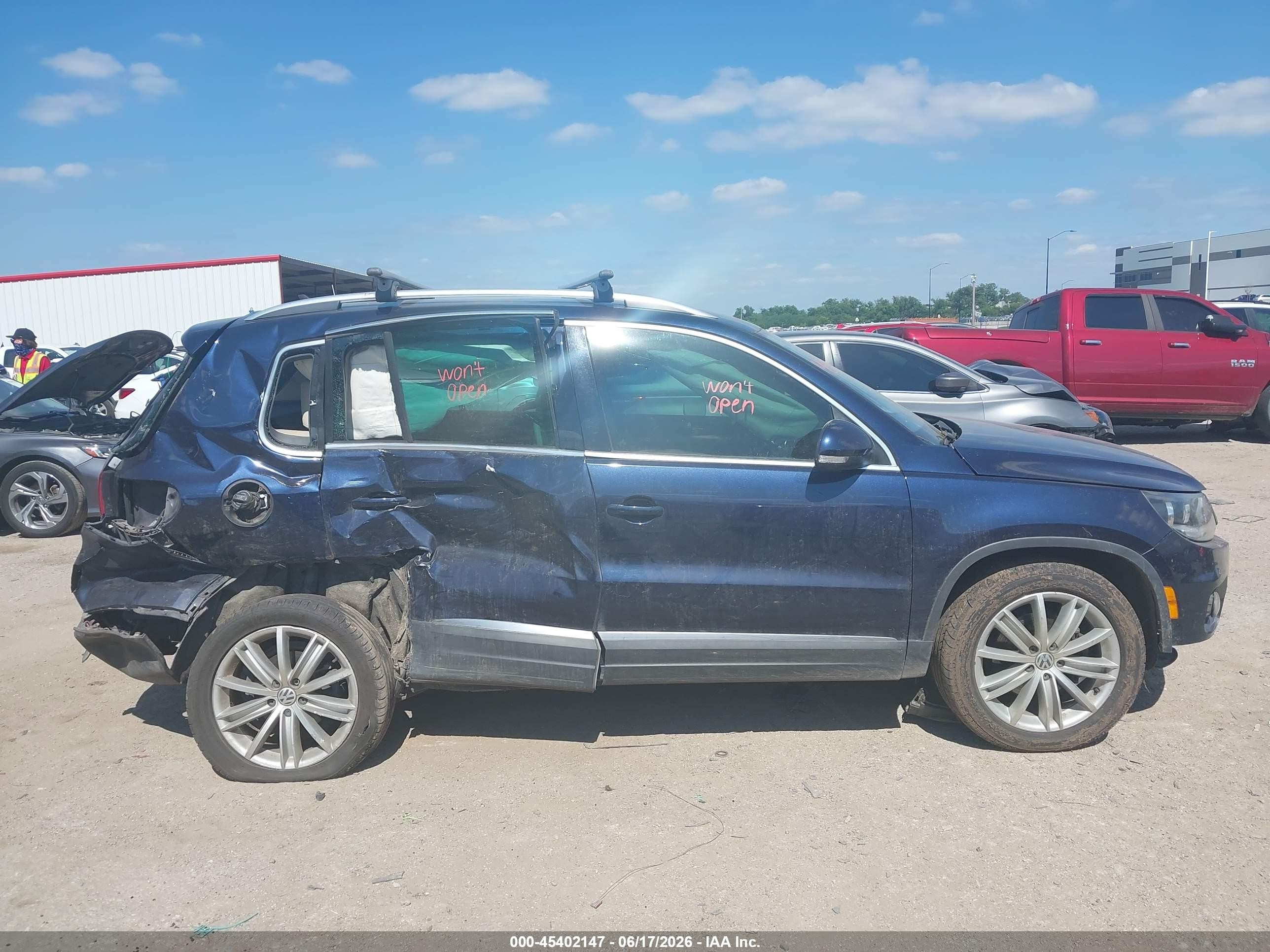 2014 Volkswagen Tiguan S/se/sel/r-line Blue vin: WVGAV3AX3EW522320