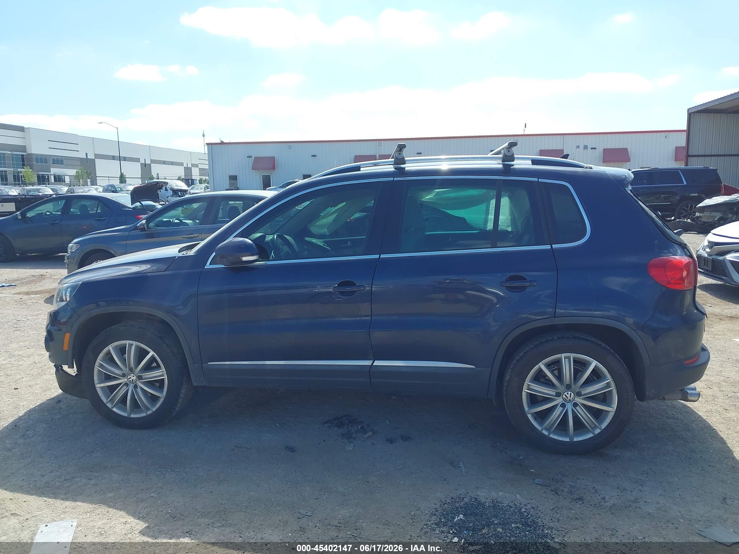2014 Volkswagen Tiguan S/se/sel/r-line Blue vin: WVGAV3AX3EW522320