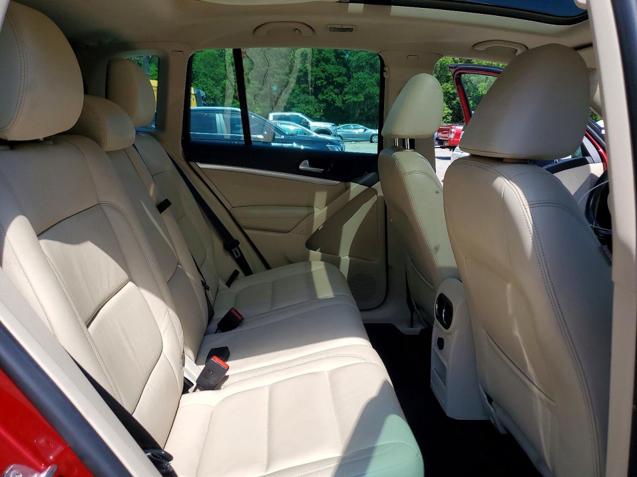 2013 Volkswagen Tiguan S Red vin: WVGAV3AX4DW088911