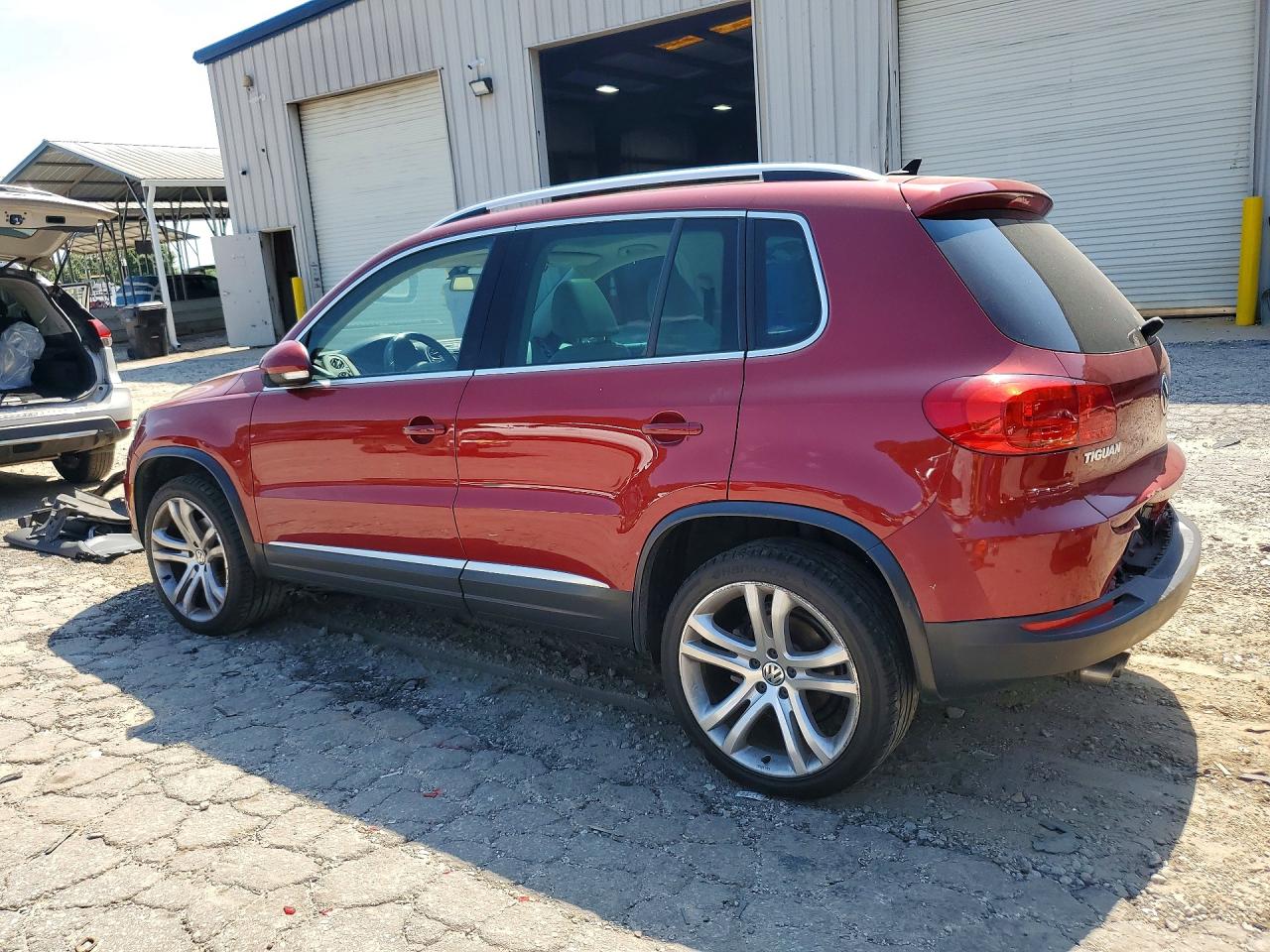 2013 Volkswagen Tiguan S Red vin: WVGAV3AX4DW088911