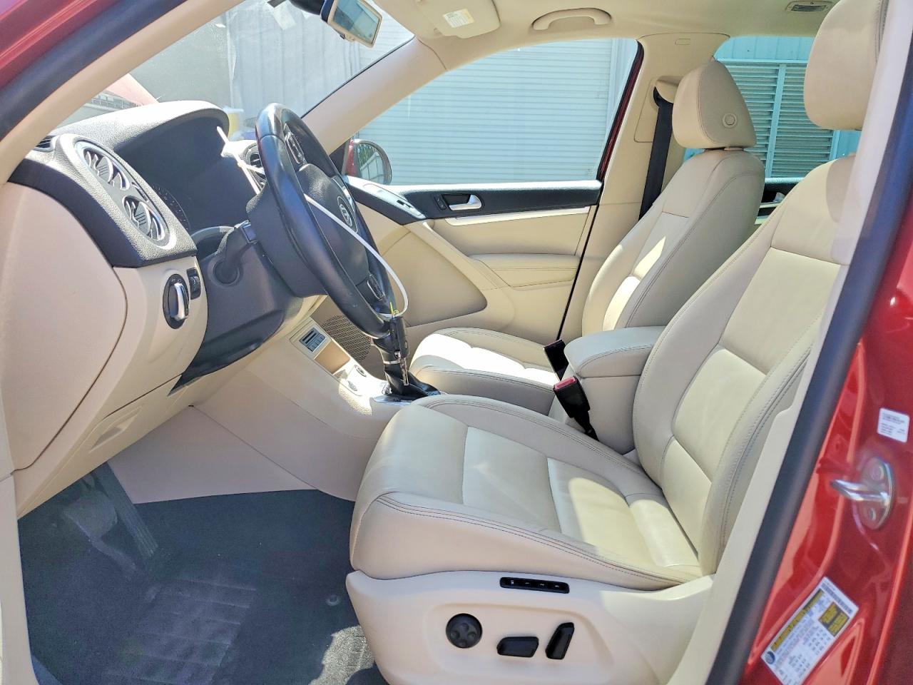 2013 Volkswagen Tiguan S Red vin: WVGAV3AX4DW088911