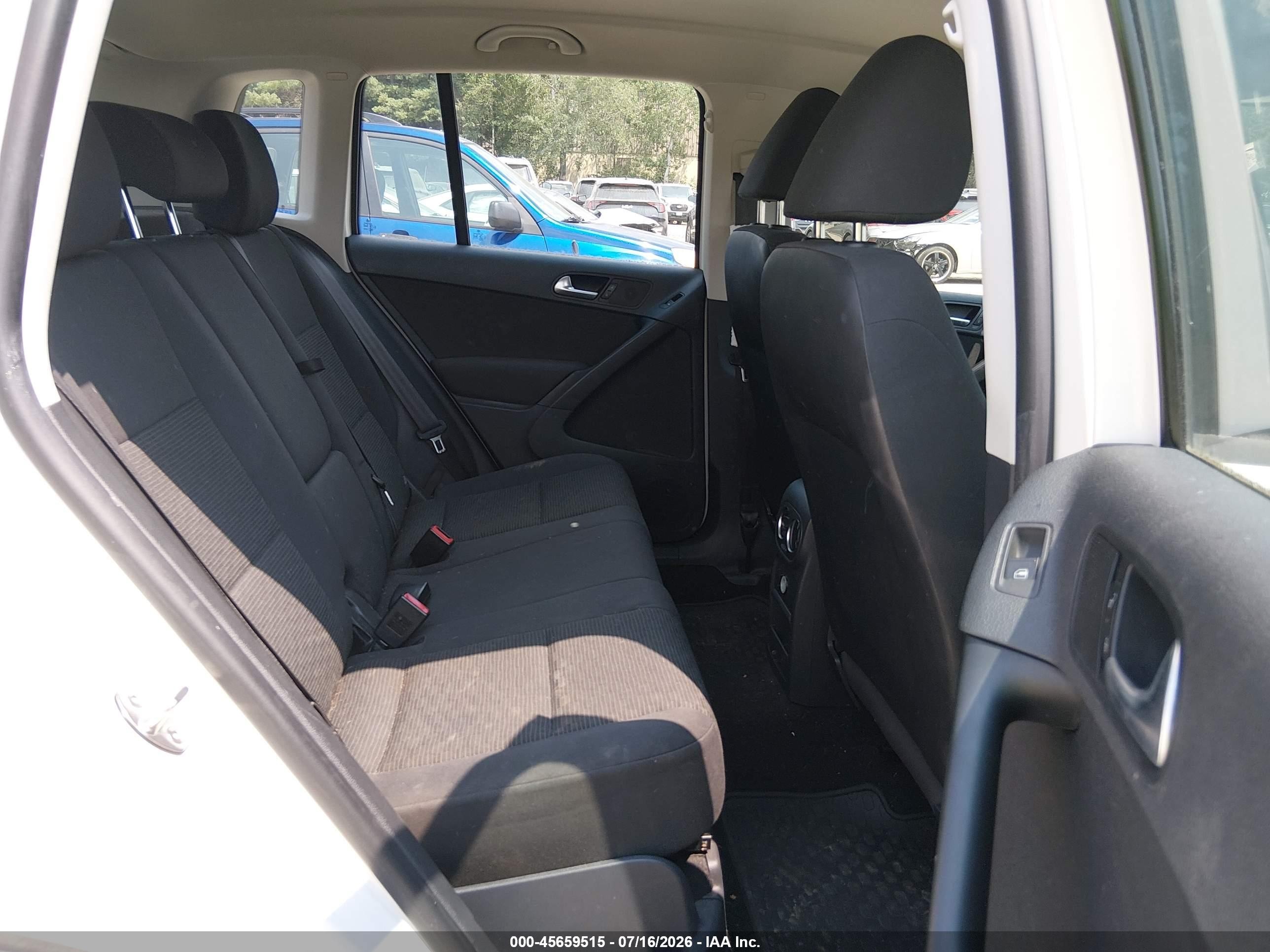 2013 Volkswagen Tiguan S White vin: WVGAV3AX4DW592729