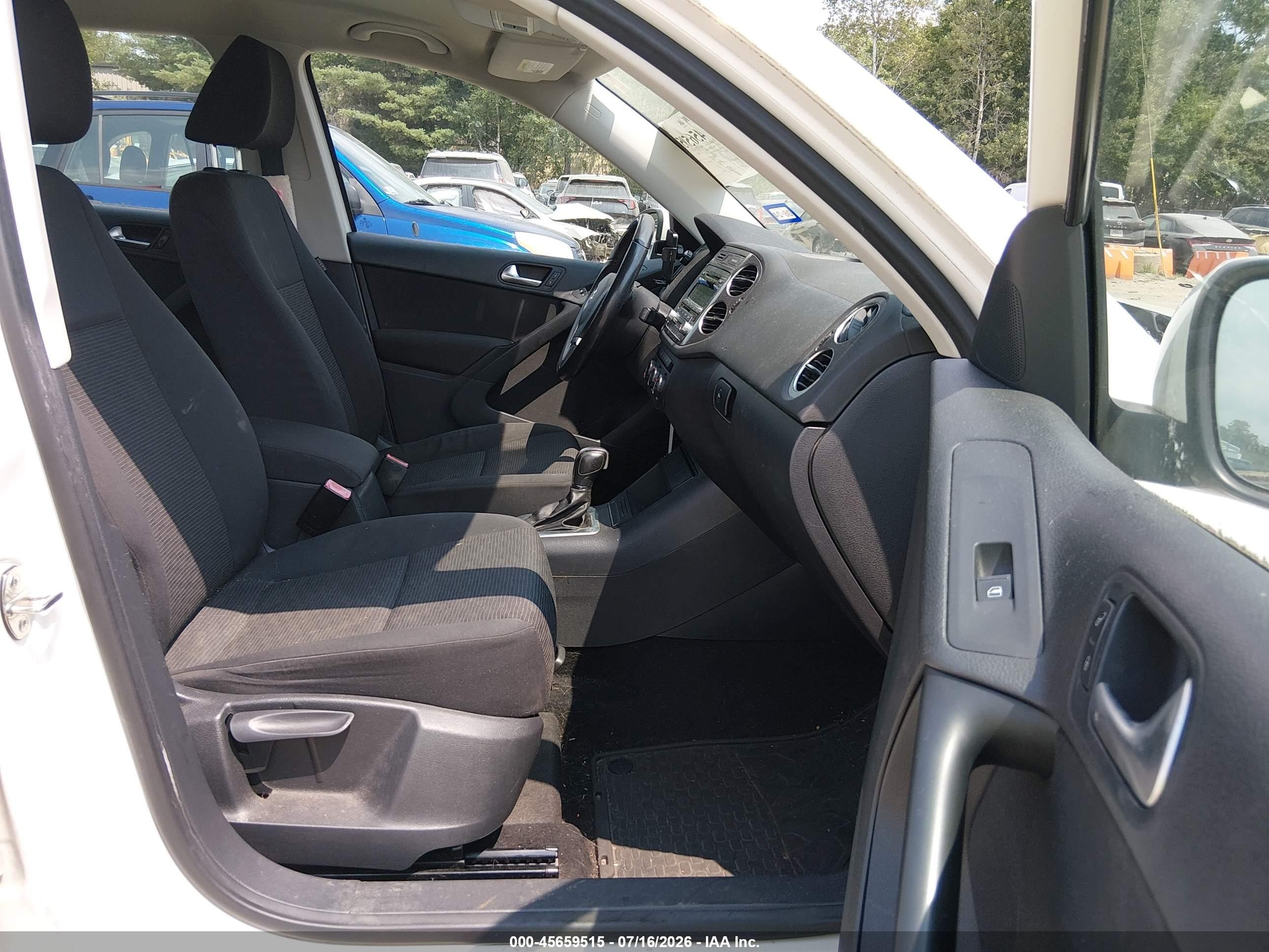 2013 Volkswagen Tiguan S White vin: WVGAV3AX4DW592729